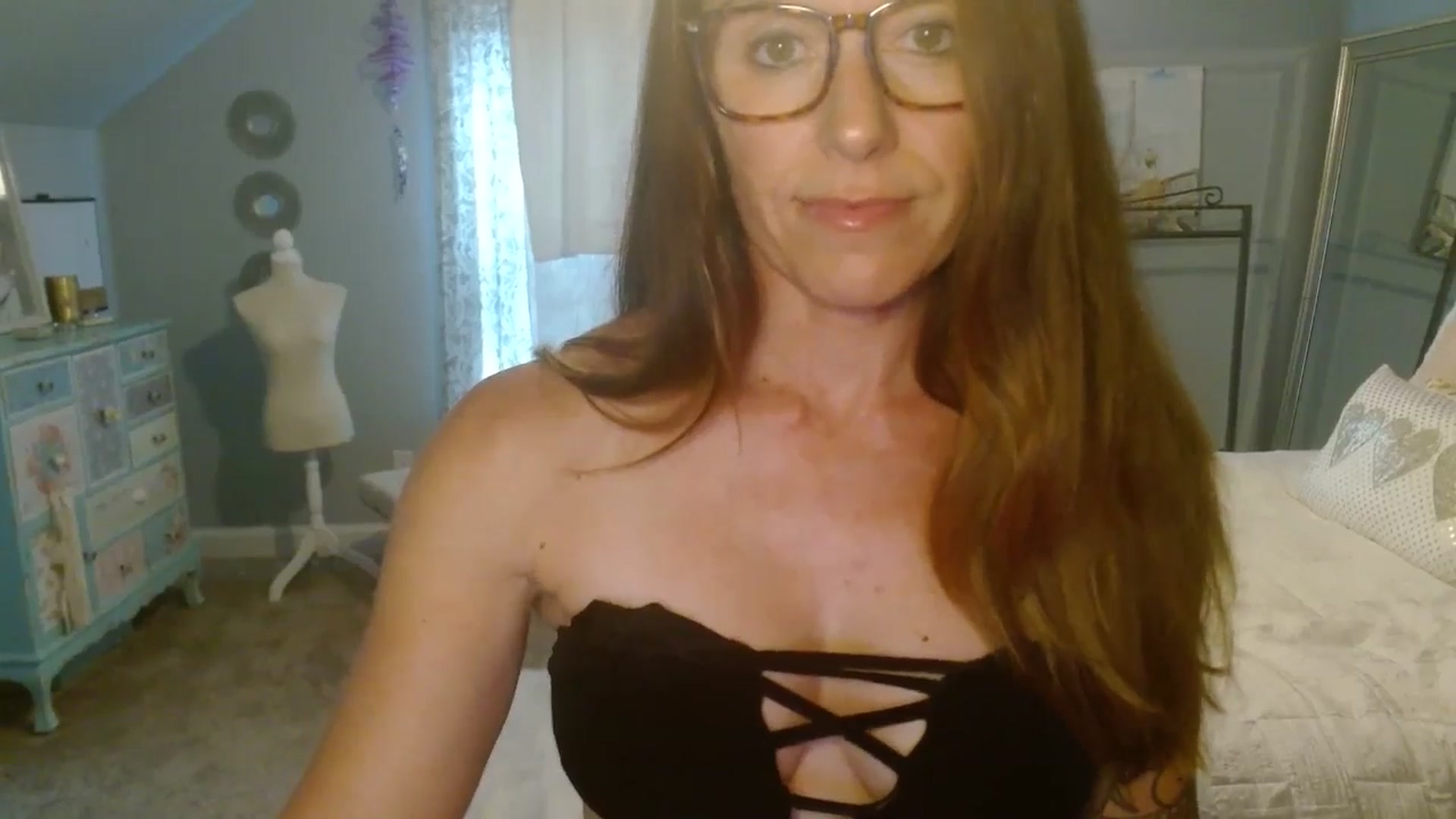 Gallery image thumbnail from ellakane699's myfreecams stream on, 08/26/2025, 15:20 image 14 of 20