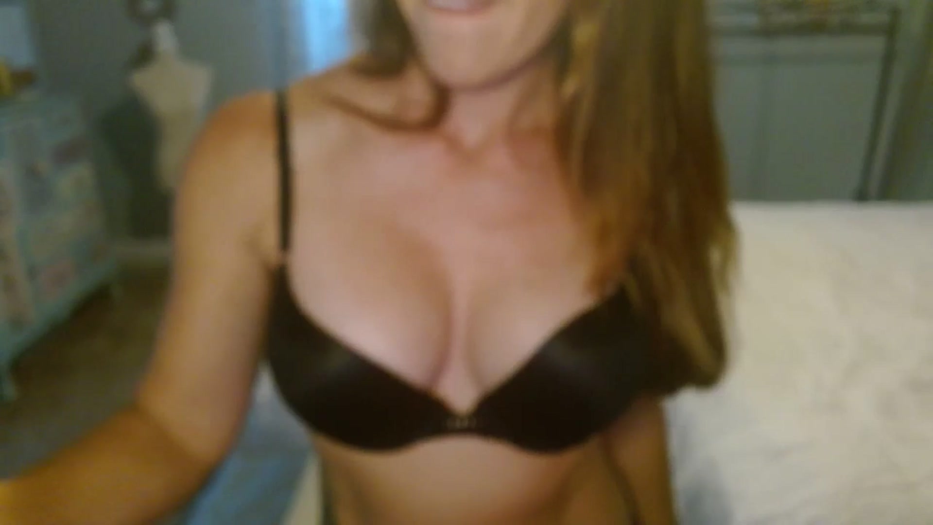 Gallery image thumbnail from ellakane699's myfreecams stream on, 09/03/2025, 16:35 image 19 of 20