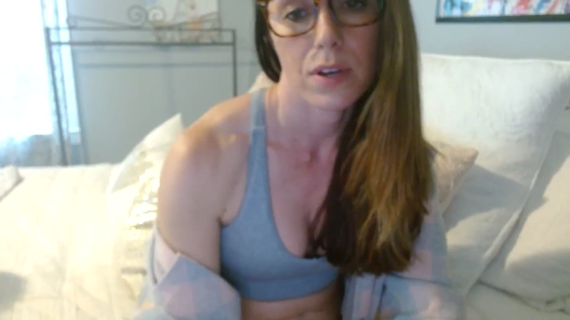 Gallery image thumbnail from ellakane699's myfreecams stream on, 01/22/2026, 20:37 image 19 of 20