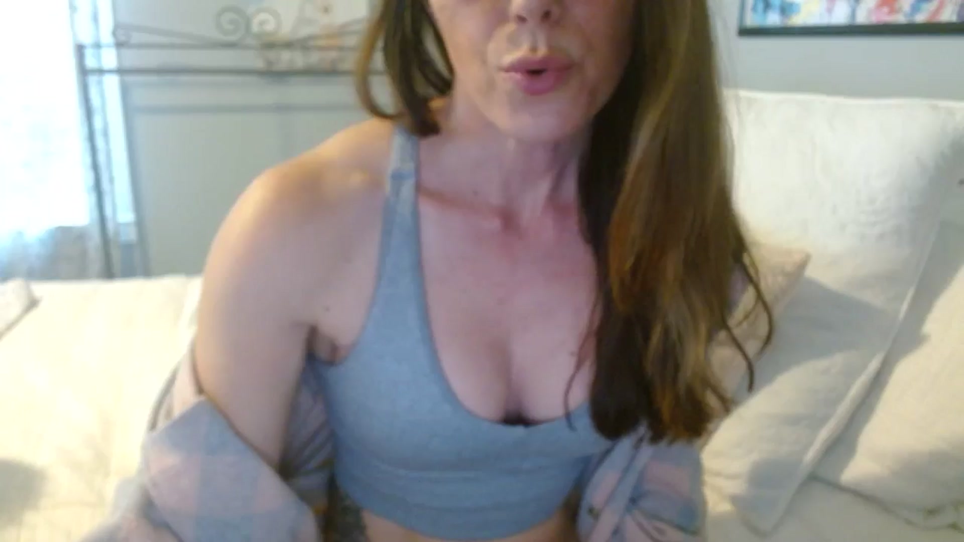 Gallery image thumbnail from ellakane699's myfreecams stream on, 01/22/2026, 20:37 image 17 of 20