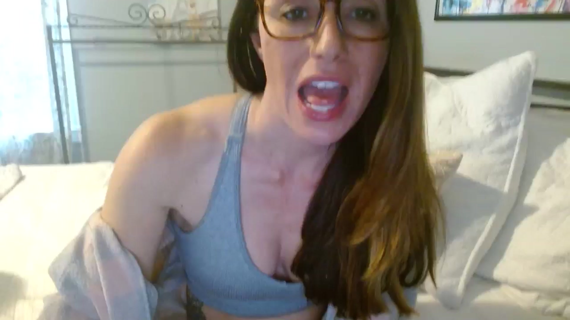 Gallery image thumbnail from ellakane699's myfreecams stream on, 01/22/2026, 21:11 image 9 of 20