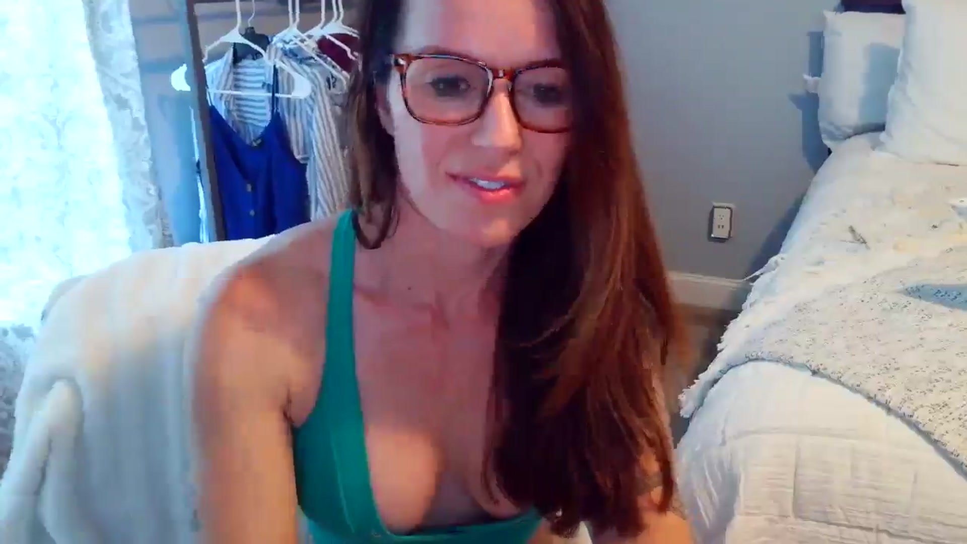 Gallery image thumbnail from ellakane699's myfreecams stream on, 04/08/2026, 14:01 image 16 of 20