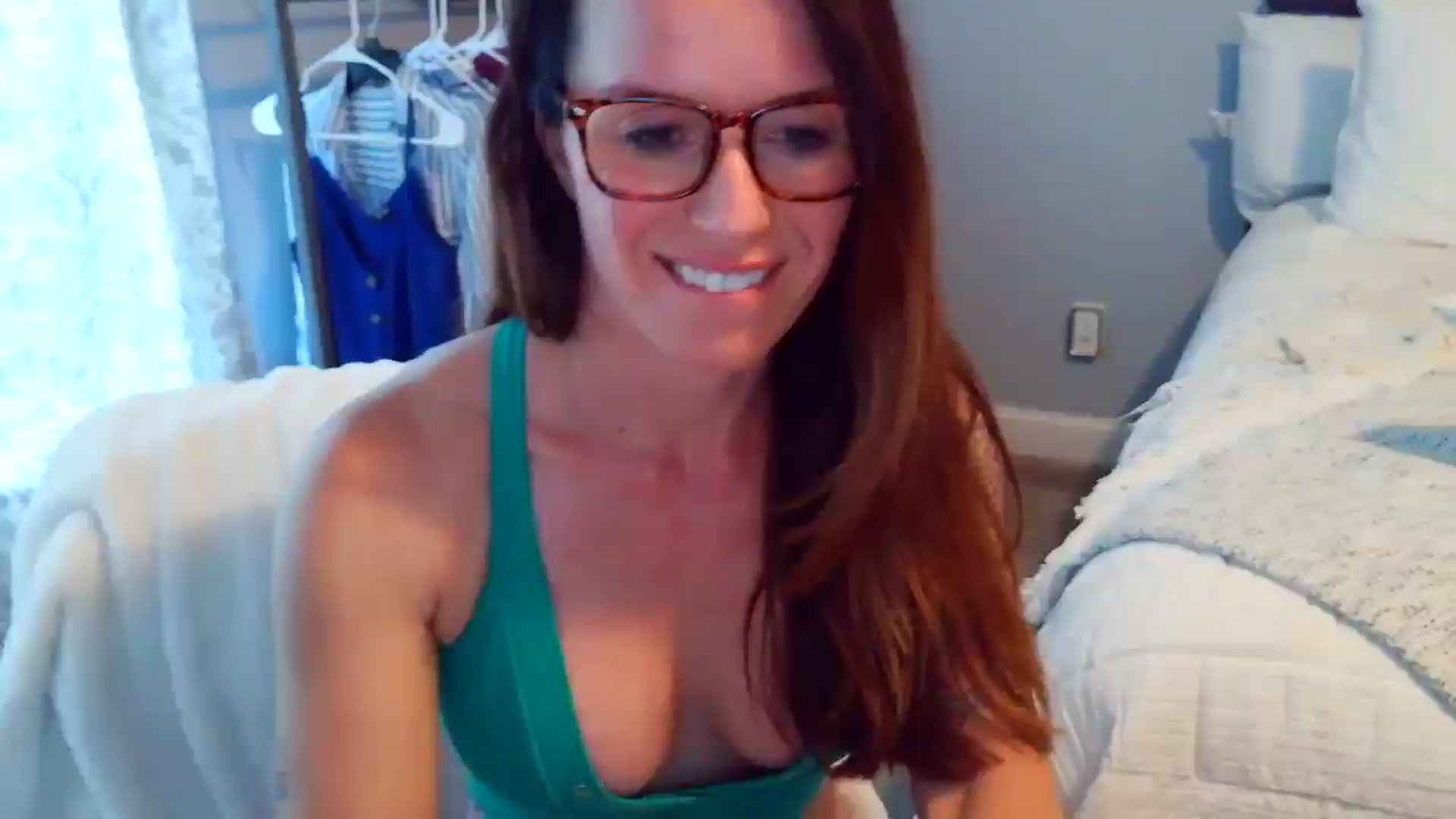 Gallery image thumbnail from ellakane699's myfreecams stream on, 04/08/2026, 14:01 image 8 of 20