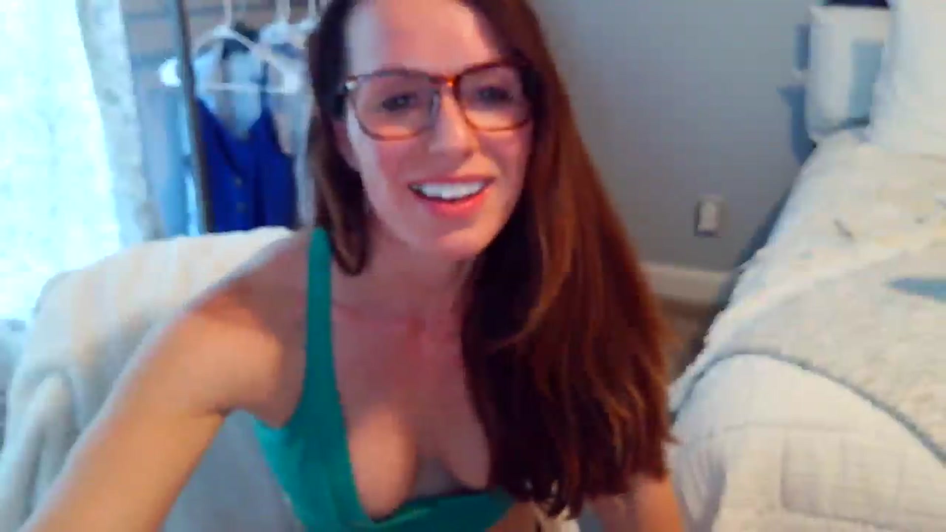 Gallery image thumbnail from ellakane699's myfreecams stream on, 04/08/2026, 14:01 image 17 of 20
