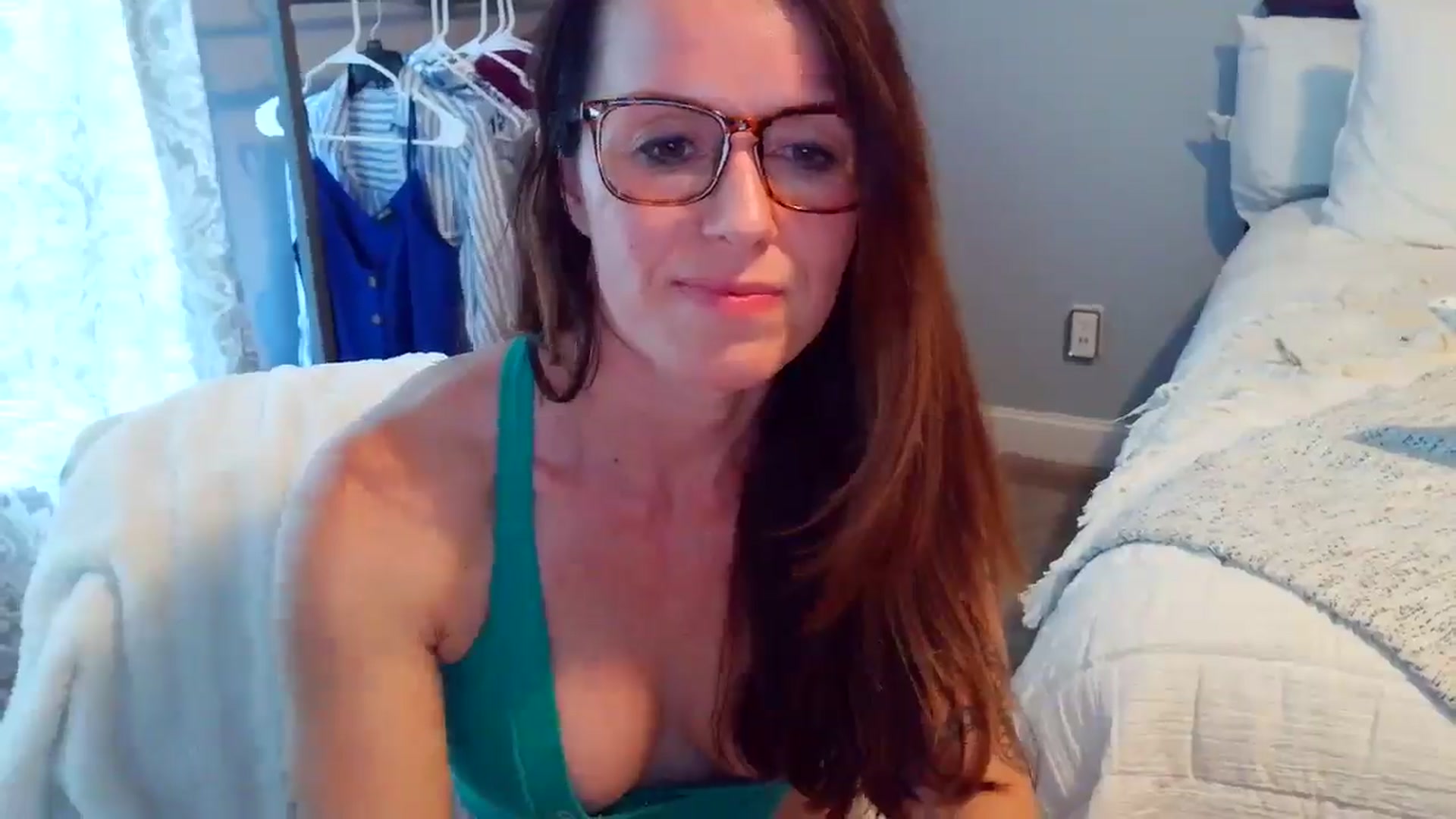 Gallery image thumbnail from ellakane699's myfreecams stream on, 04/08/2026, 14:01 image 15 of 20