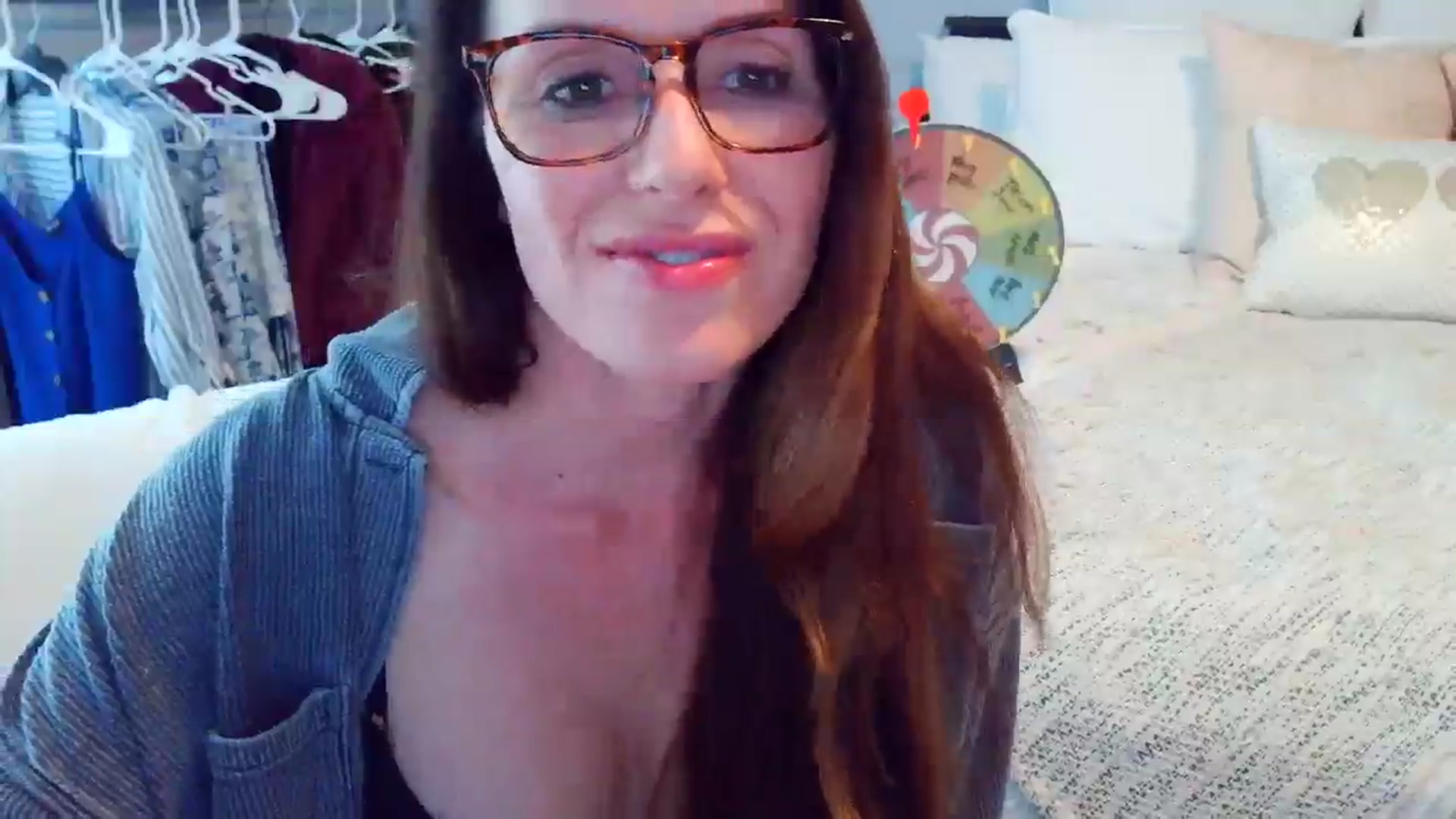 Gallery image thumbnail from ellakane699's myfreecams stream on, 04/10/2026, 13:13 image 15 of 20