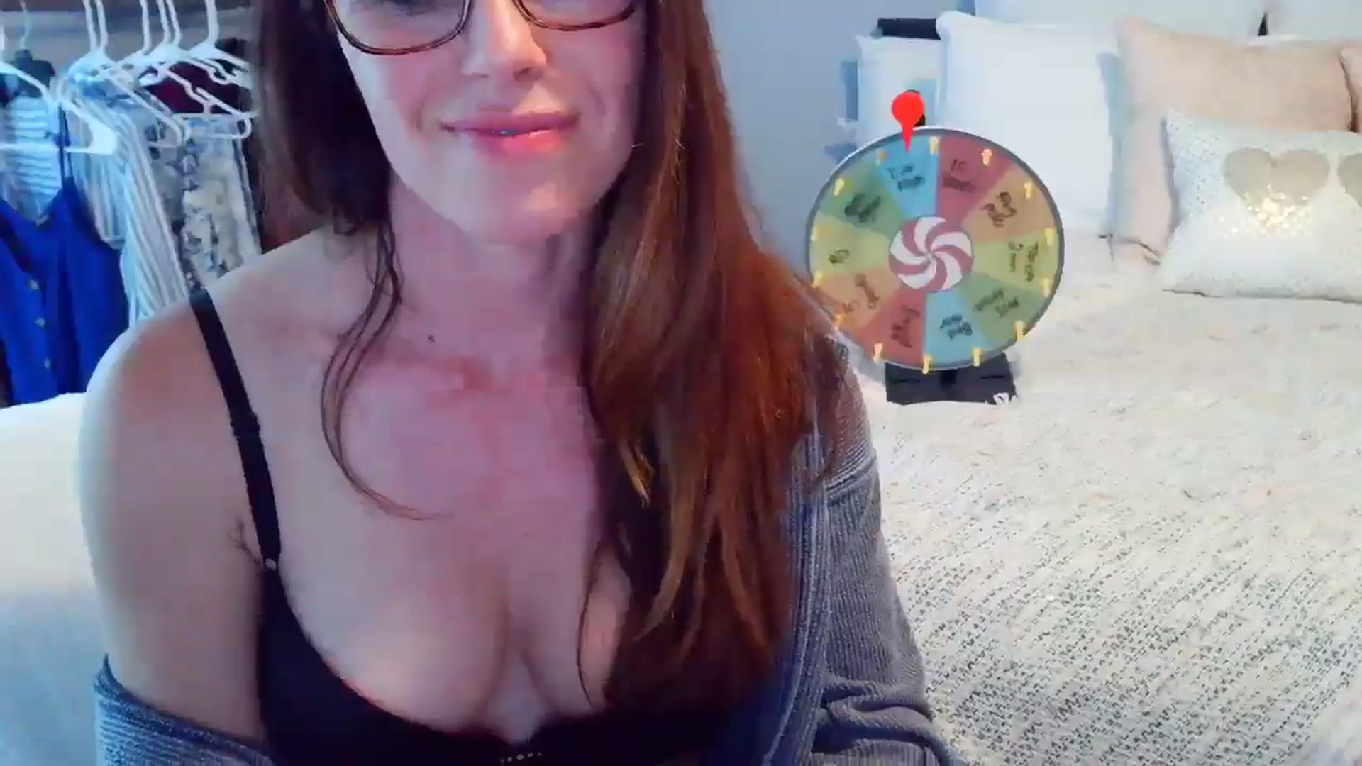 Gallery image thumbnail from ellakane699's myfreecams stream on, 04/10/2026, 13:47 image 17 of 20