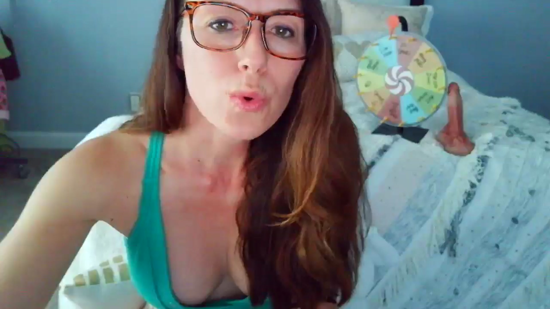 Gallery image thumbnail from ellakane699's myfreecams stream on, 04/16/2026, 13:19 image 16 of 20