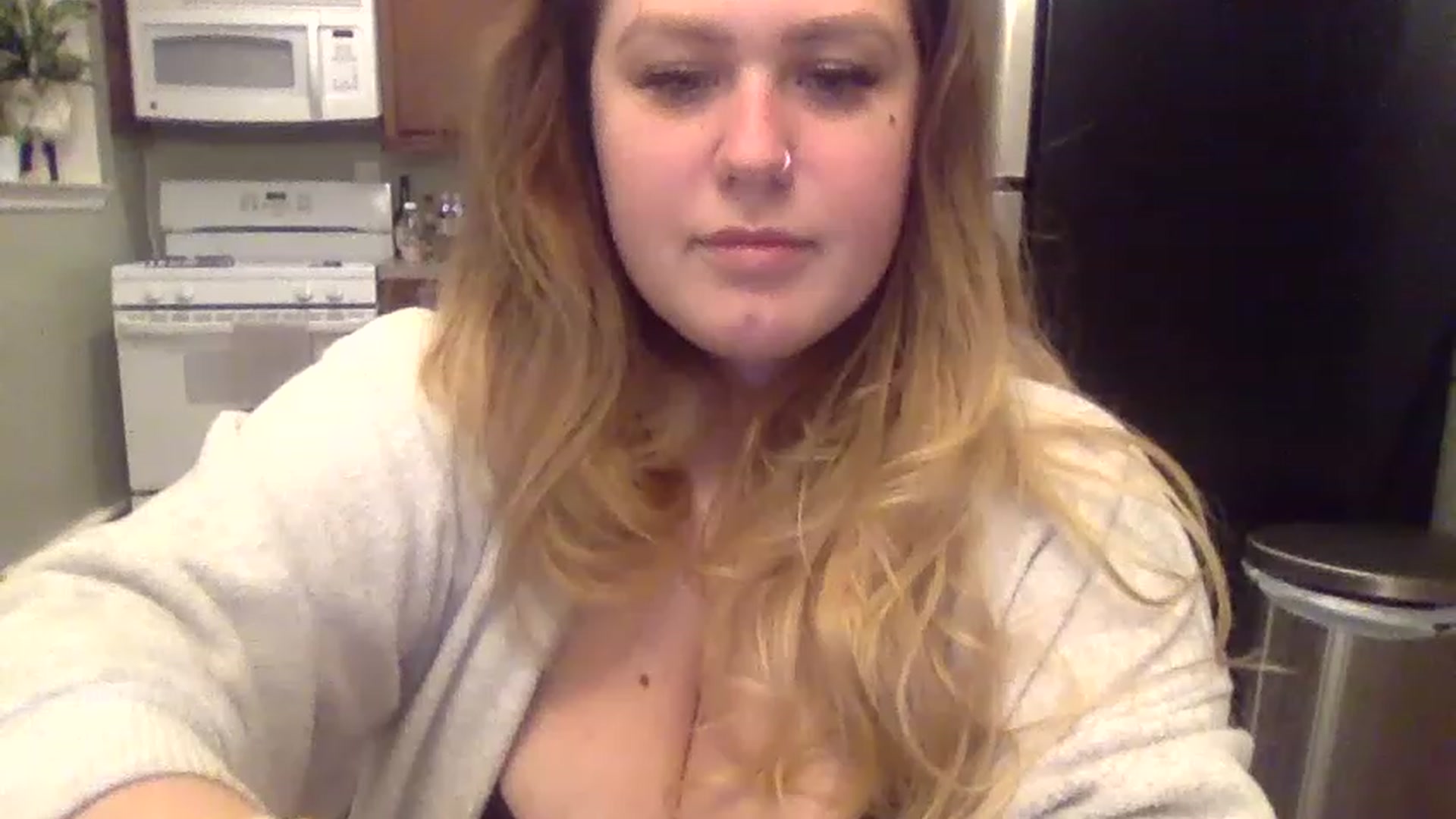 Gallery image thumbnail from ellegirlie's myfreecams stream on, 11/21/2022, 23:38 image 13 of 20