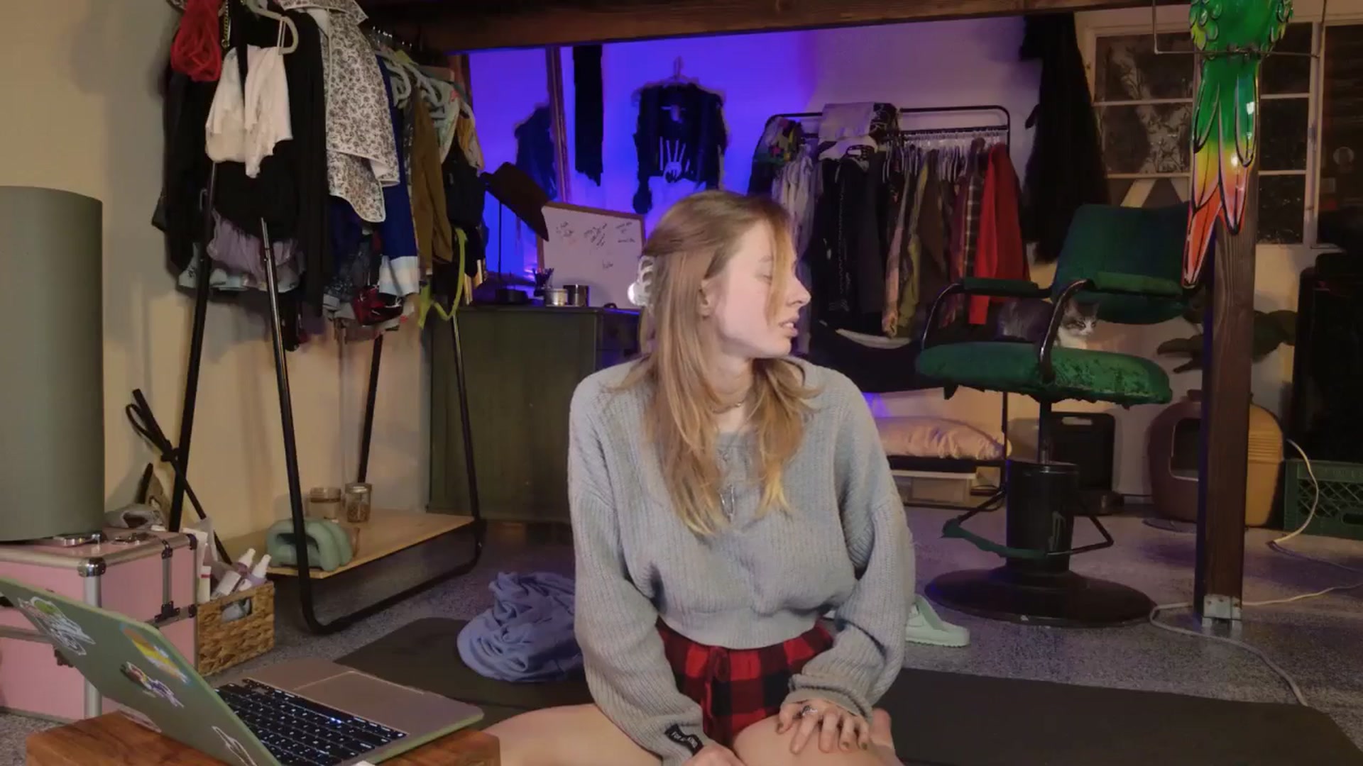 Gallery image thumbnail from ellispierce's myfreecams stream on, 10/27/2025, 06:57 image 6 of 20