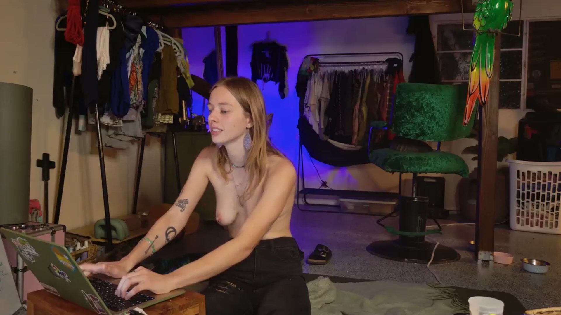 Gallery image thumbnail from ellispierce's myfreecams stream on, 10/31/2025, 09:26 image 14 of 20
