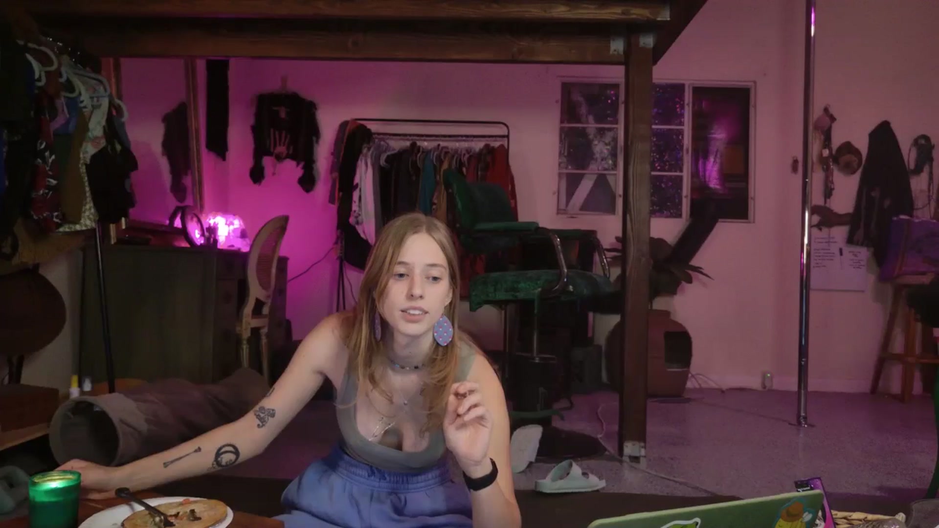 Gallery image thumbnail from ellispierce's myfreecams stream on, 11/17/2025, 09:07 image 4 of 20