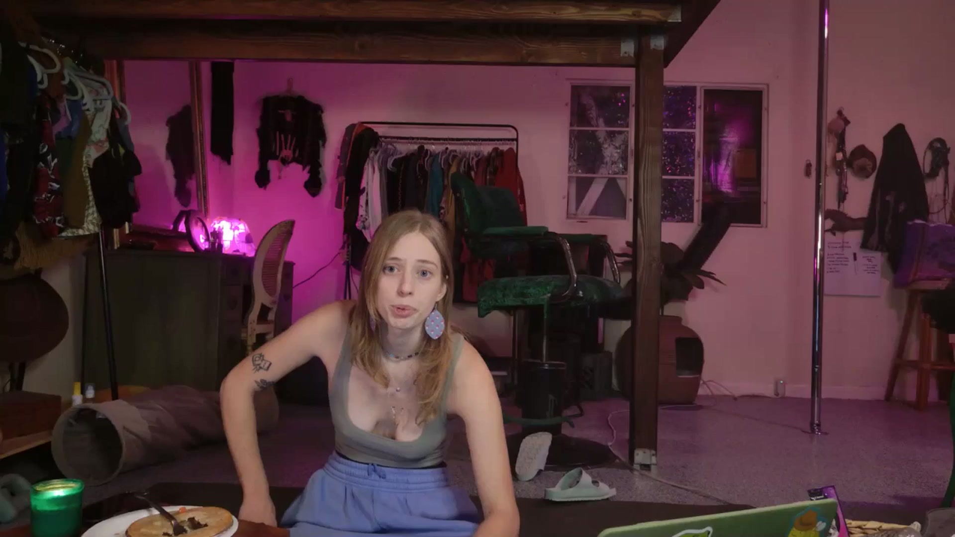 Gallery image thumbnail from ellispierce's myfreecams stream on, 11/17/2025, 09:07 image 3 of 20