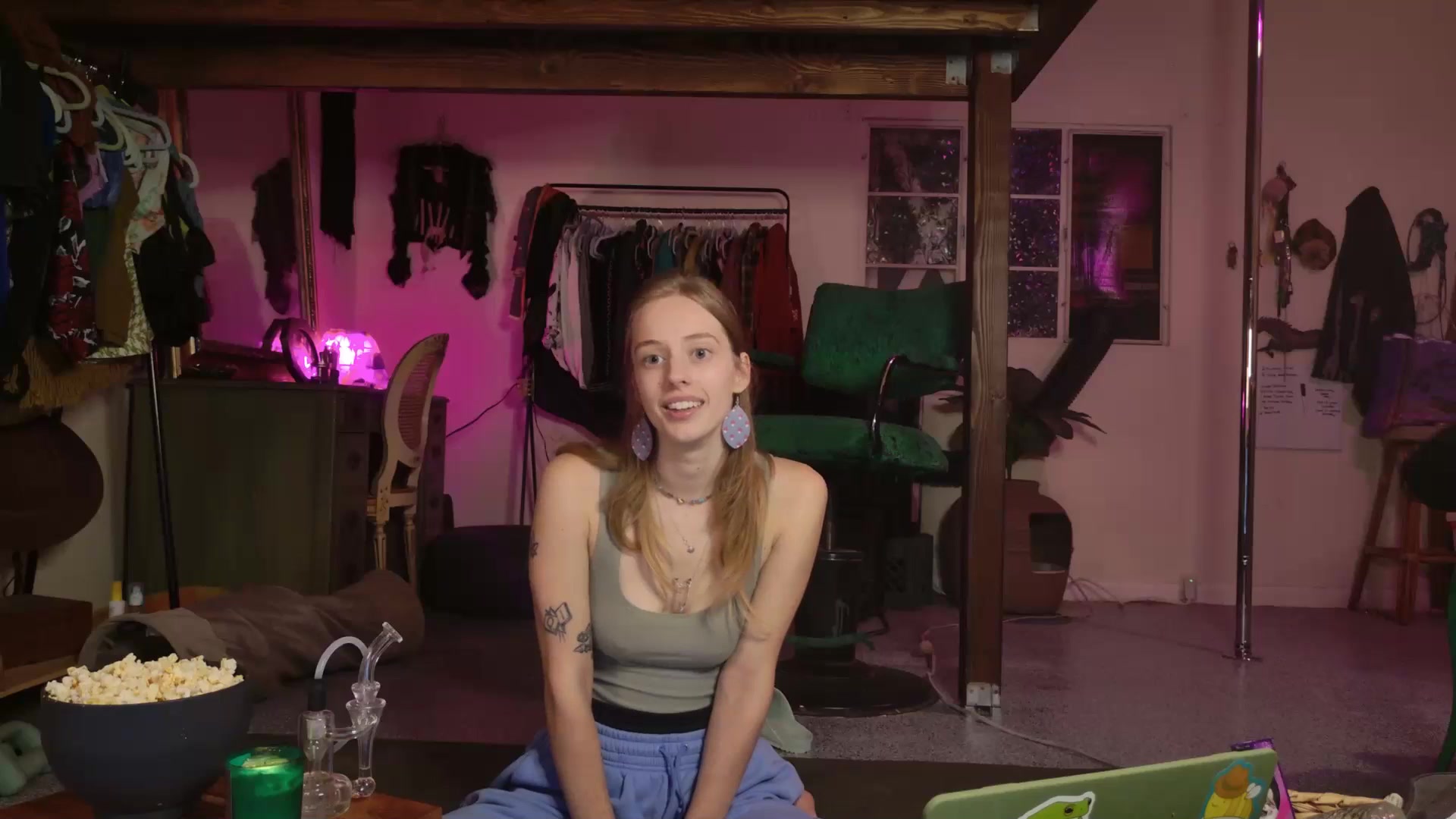 Gallery image thumbnail from ellispierce's myfreecams stream on, 11/17/2025, 09:07 image 20 of 20