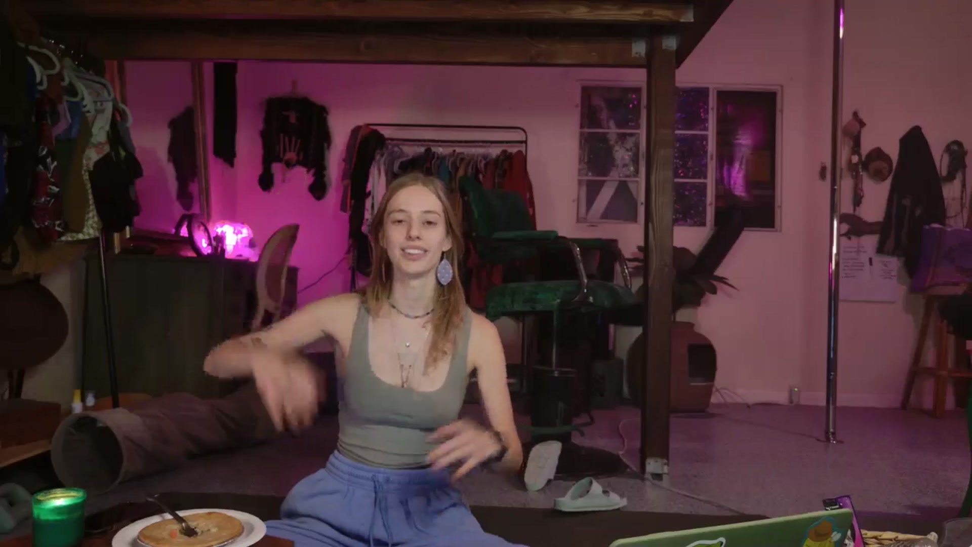 Gallery image thumbnail from ellispierce's myfreecams stream on, 11/17/2025, 09:07 image 2 of 20