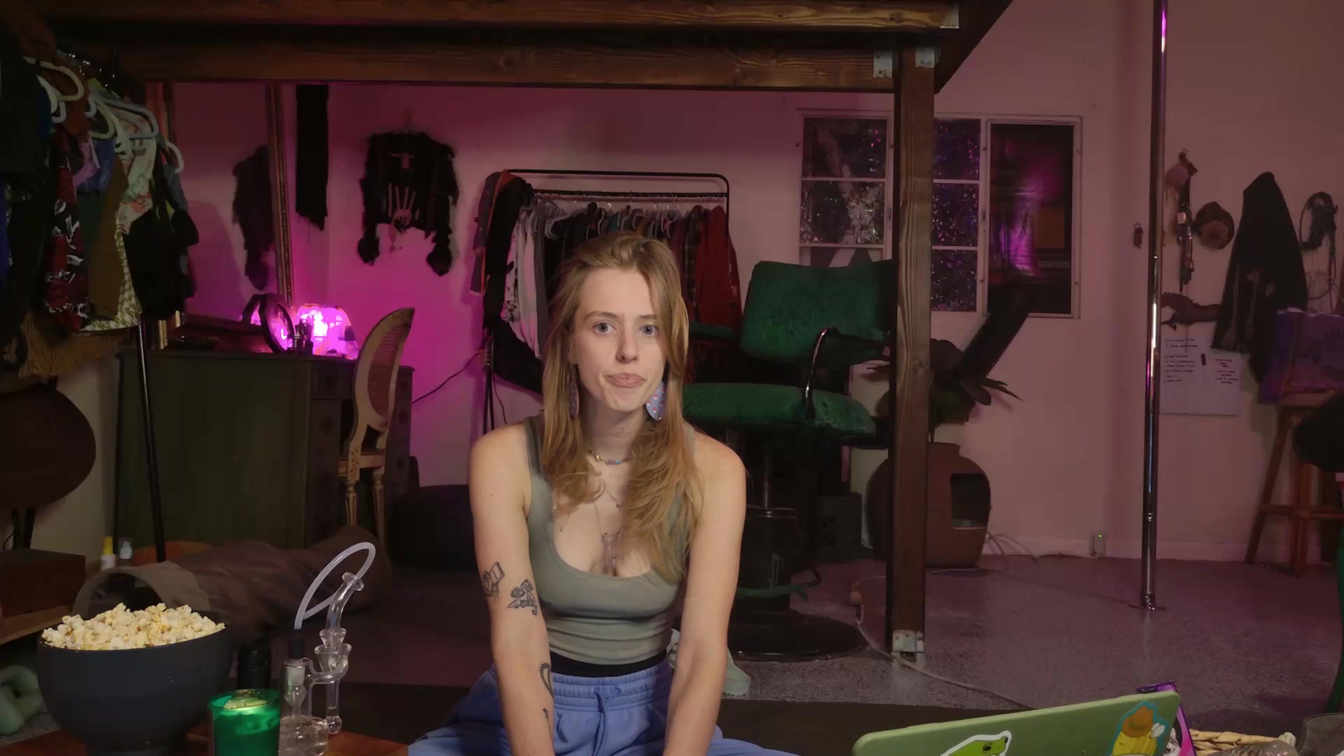 Gallery image thumbnail from ellispierce's myfreecams stream on, 11/17/2025, 09:07 image 18 of 20