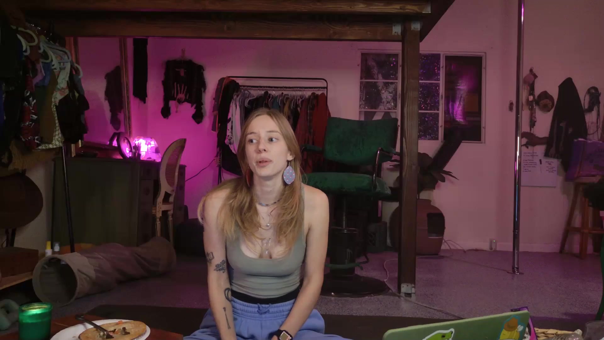 Gallery image thumbnail from ellispierce's myfreecams stream on, 11/17/2025, 09:07 image 11 of 20