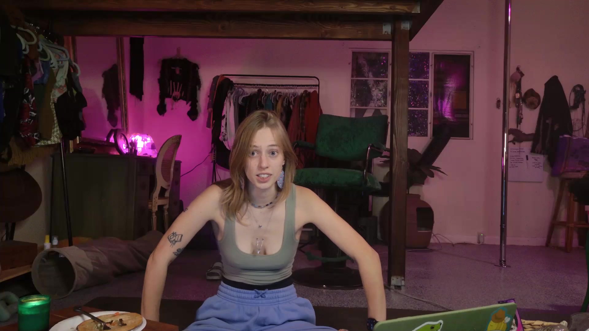 Gallery image thumbnail from ellispierce's myfreecams stream on, 11/17/2025, 09:07 image 12 of 20