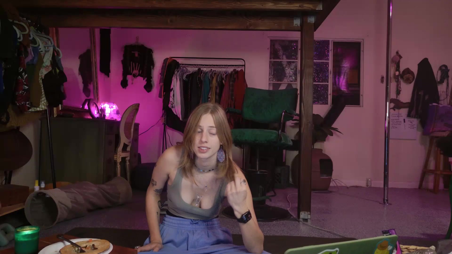 Gallery image thumbnail from ellispierce's myfreecams stream on, 11/17/2025, 09:07 image 10 of 20