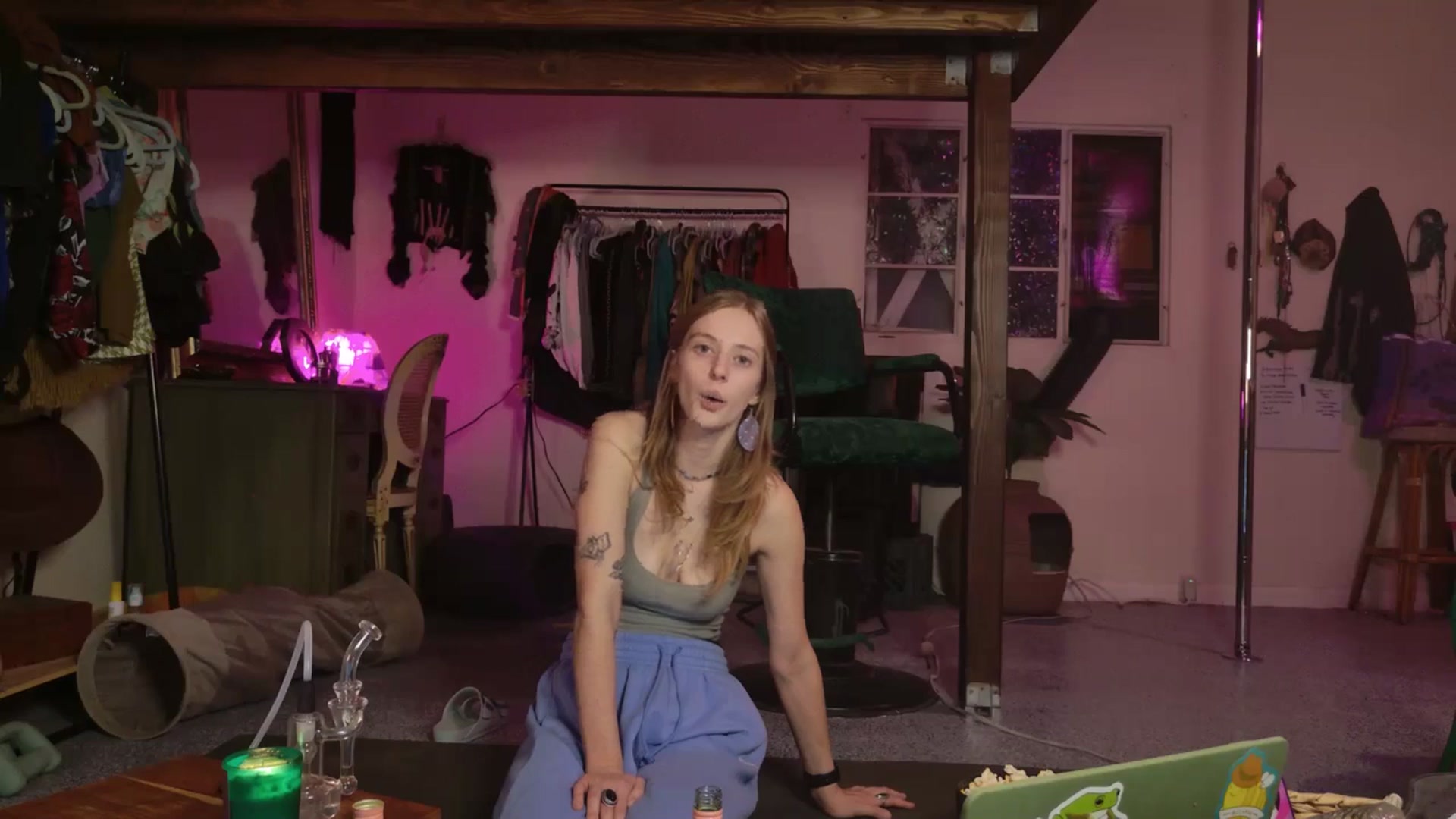 Gallery image thumbnail from ellispierce's myfreecams stream on, 11/17/2025, 11:10 image 16 of 20