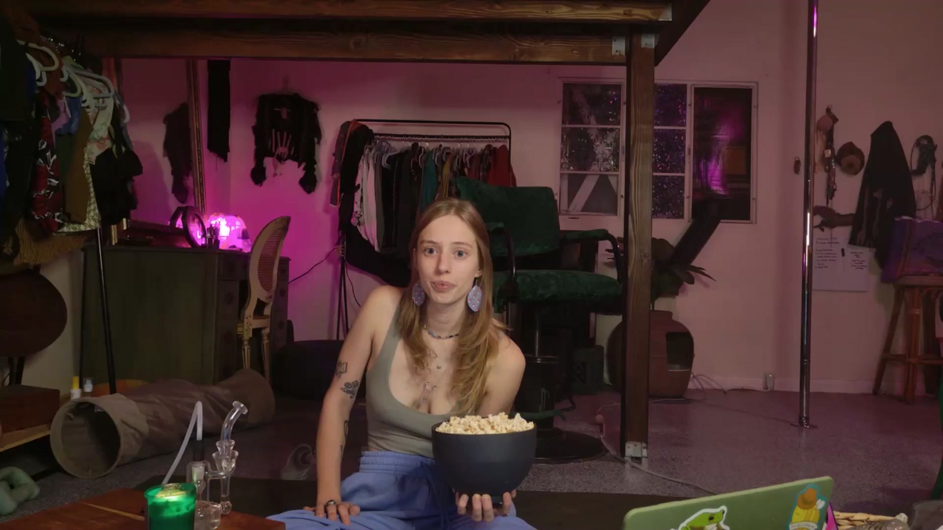 Gallery image thumbnail from ellispierce's myfreecams stream on, 11/17/2025, 11:10 image 15 of 20