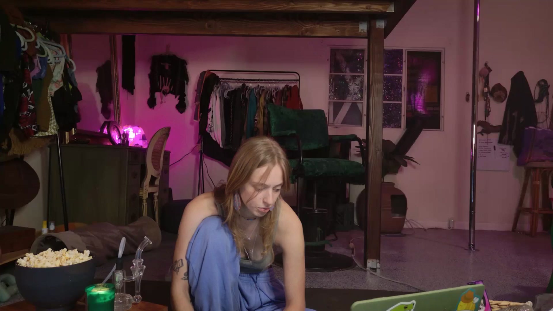 Gallery image thumbnail from ellispierce's myfreecams stream on, 11/17/2025, 11:10 image 6 of 20