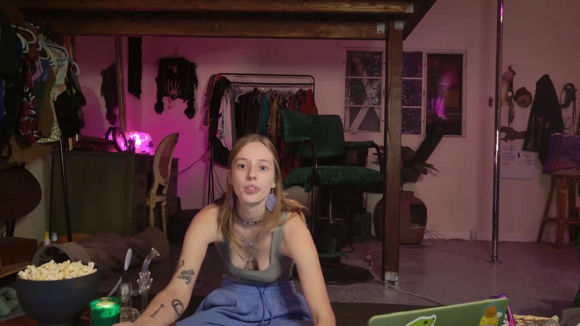 Gallery image thumbnail from ellispierce's myfreecams stream on, 11/17/2025, 11:10 image 10 of 20