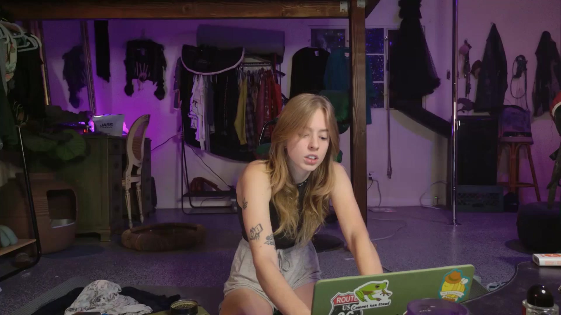 Gallery image thumbnail from ellispierce's myfreecams stream on, 12/03/2025, 09:22 image 1 of 20