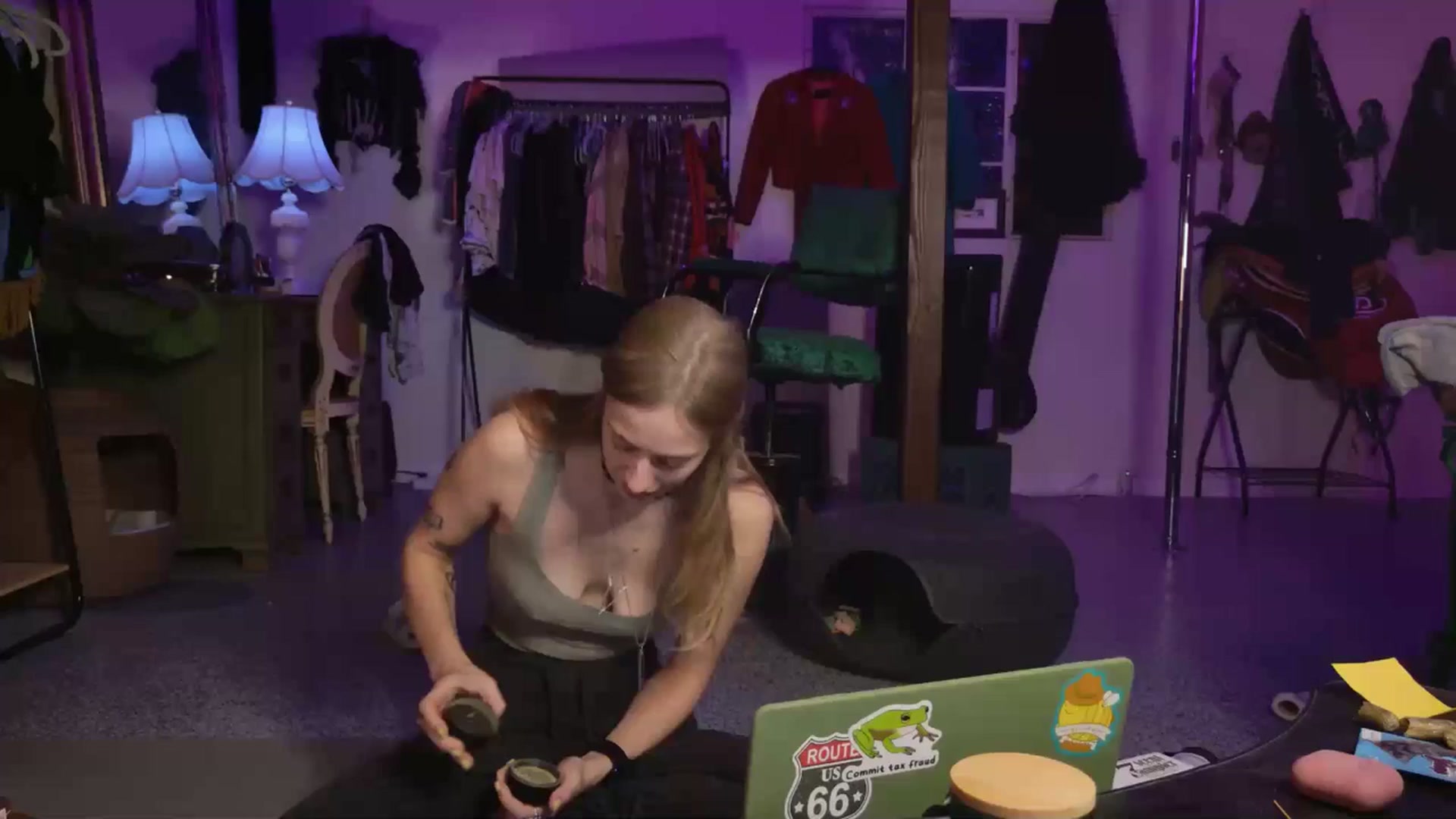Gallery image thumbnail from ellispierce's myfreecams stream on, 12/14/2025, 08:02 image 5 of 20