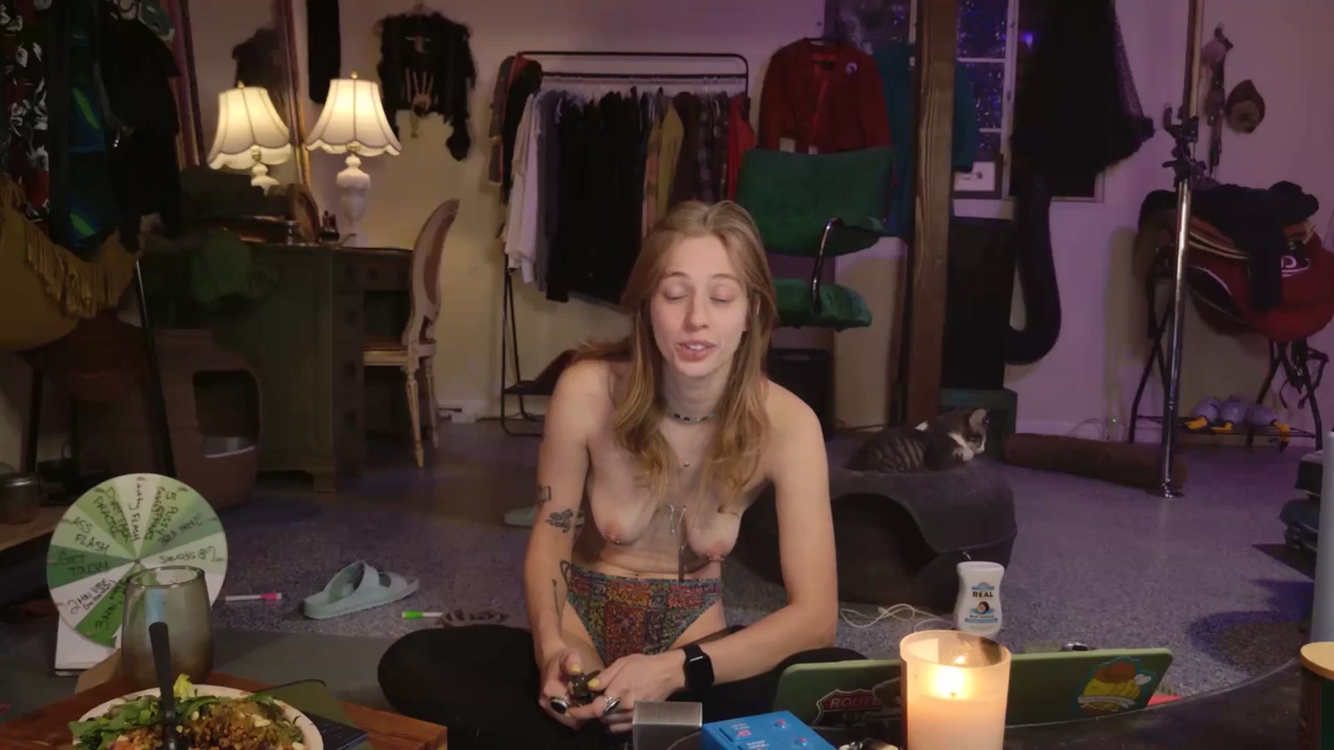 Gallery image thumbnail from ellispierce's myfreecams stream on, 12/22/2025, 11:39 image 18 of 20