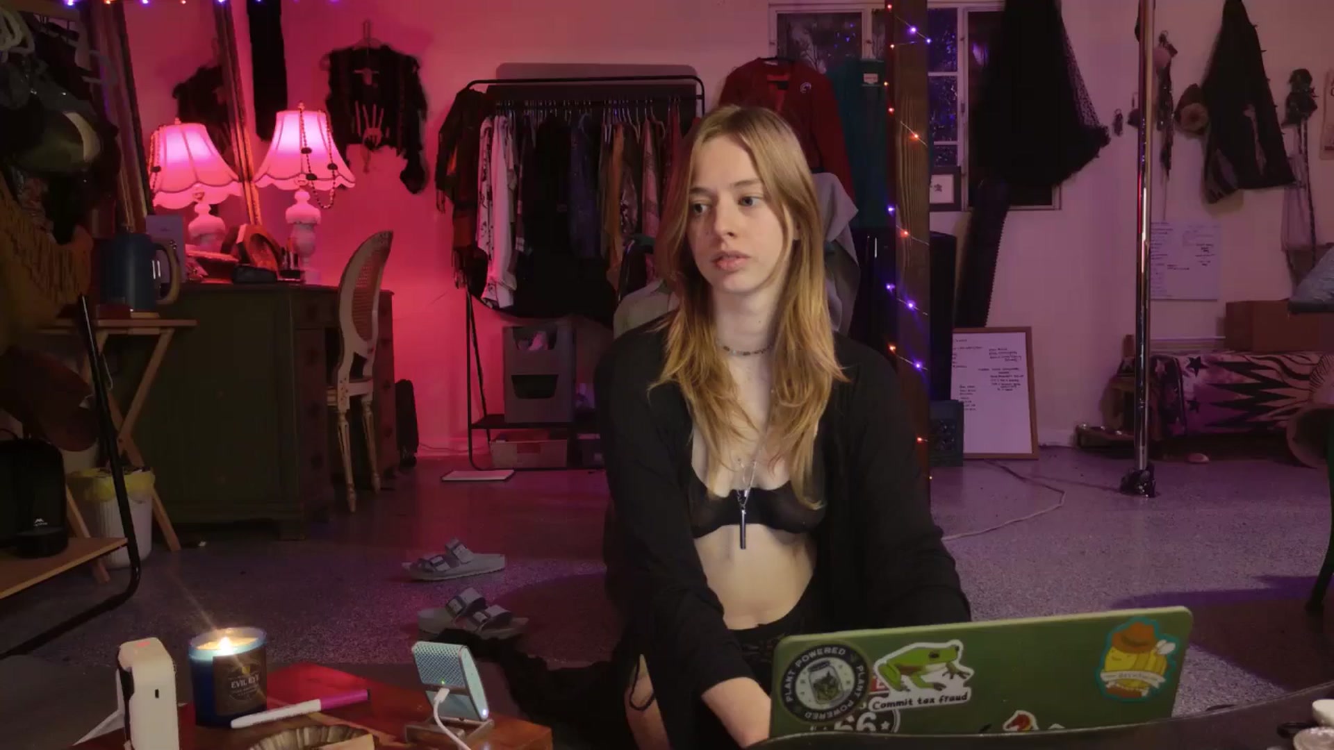 Gallery image thumbnail from ellispierce's myfreecams stream on, 01/09/2026, 10:35 image 1 of 20