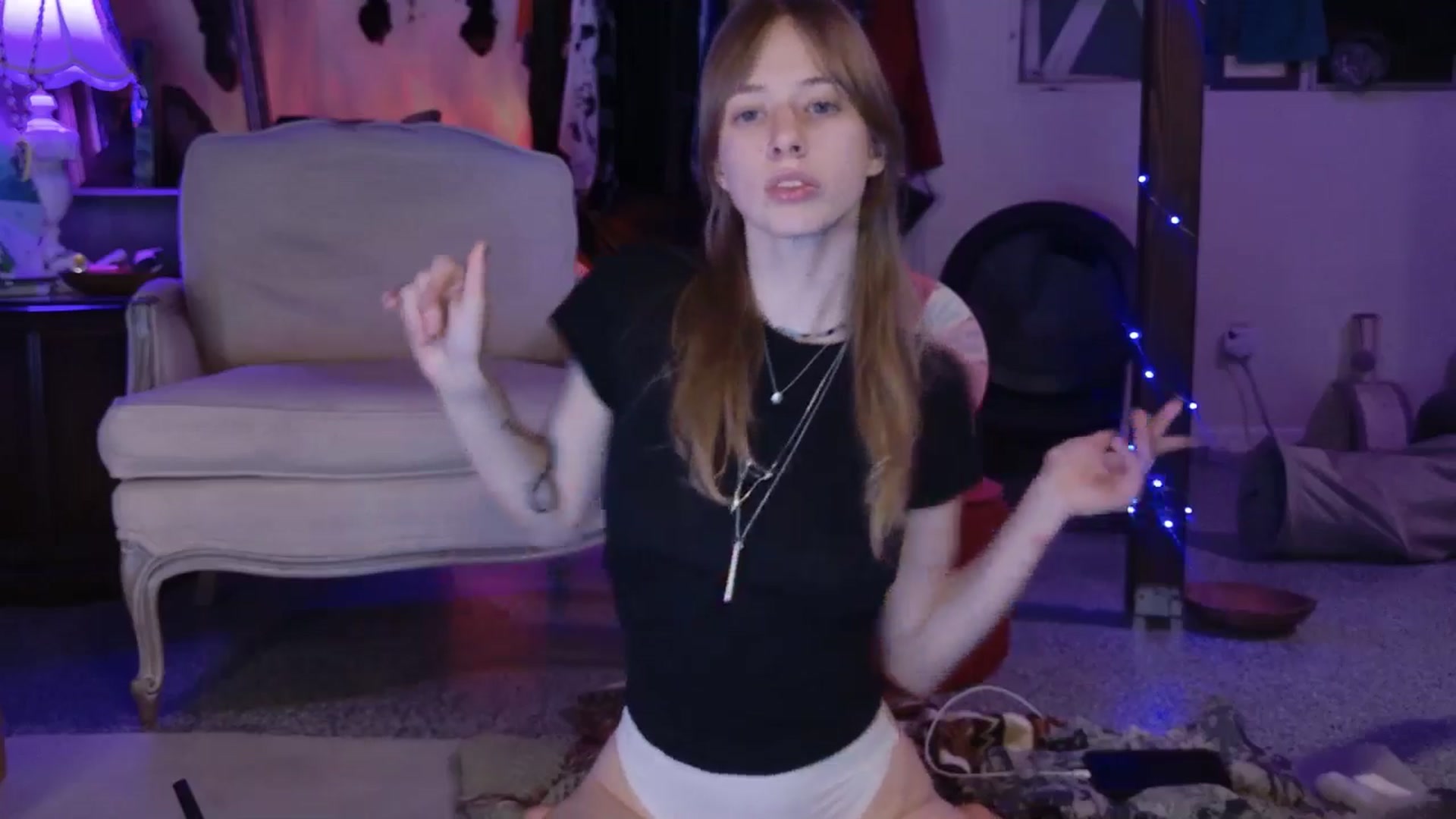 Gallery image thumbnail from ellispierce's myfreecams stream on, 03/19/2026, 13:16 image 6 of 20