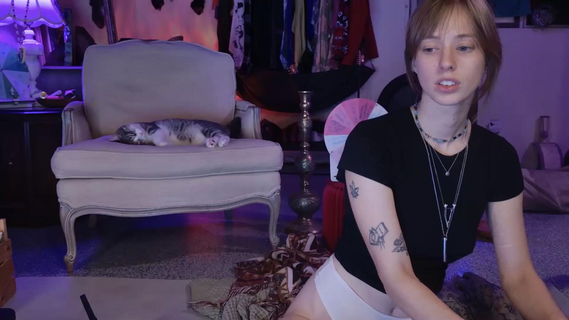 Gallery image thumbnail from ellispierce's myfreecams stream on, 03/19/2026, 13:16 image 17 of 20
