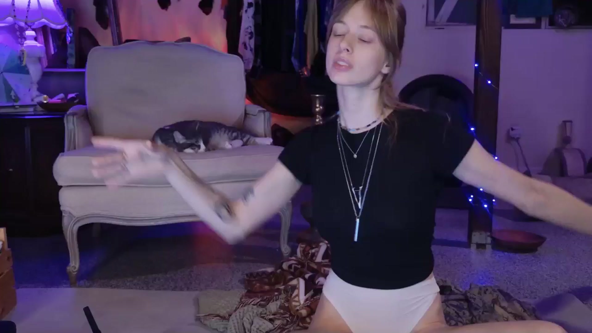 Gallery image thumbnail from ellispierce's myfreecams stream on, 03/19/2026, 13:16 image 9 of 20