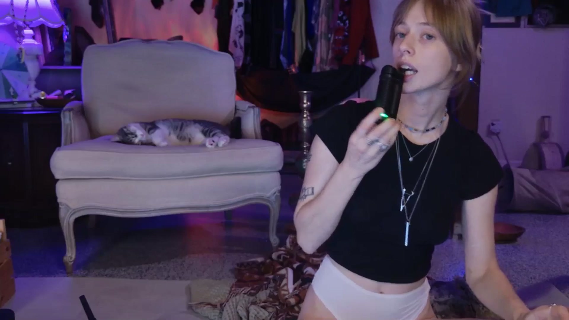 Gallery image thumbnail from ellispierce's myfreecams stream on, 03/19/2026, 13:16 image 16 of 20