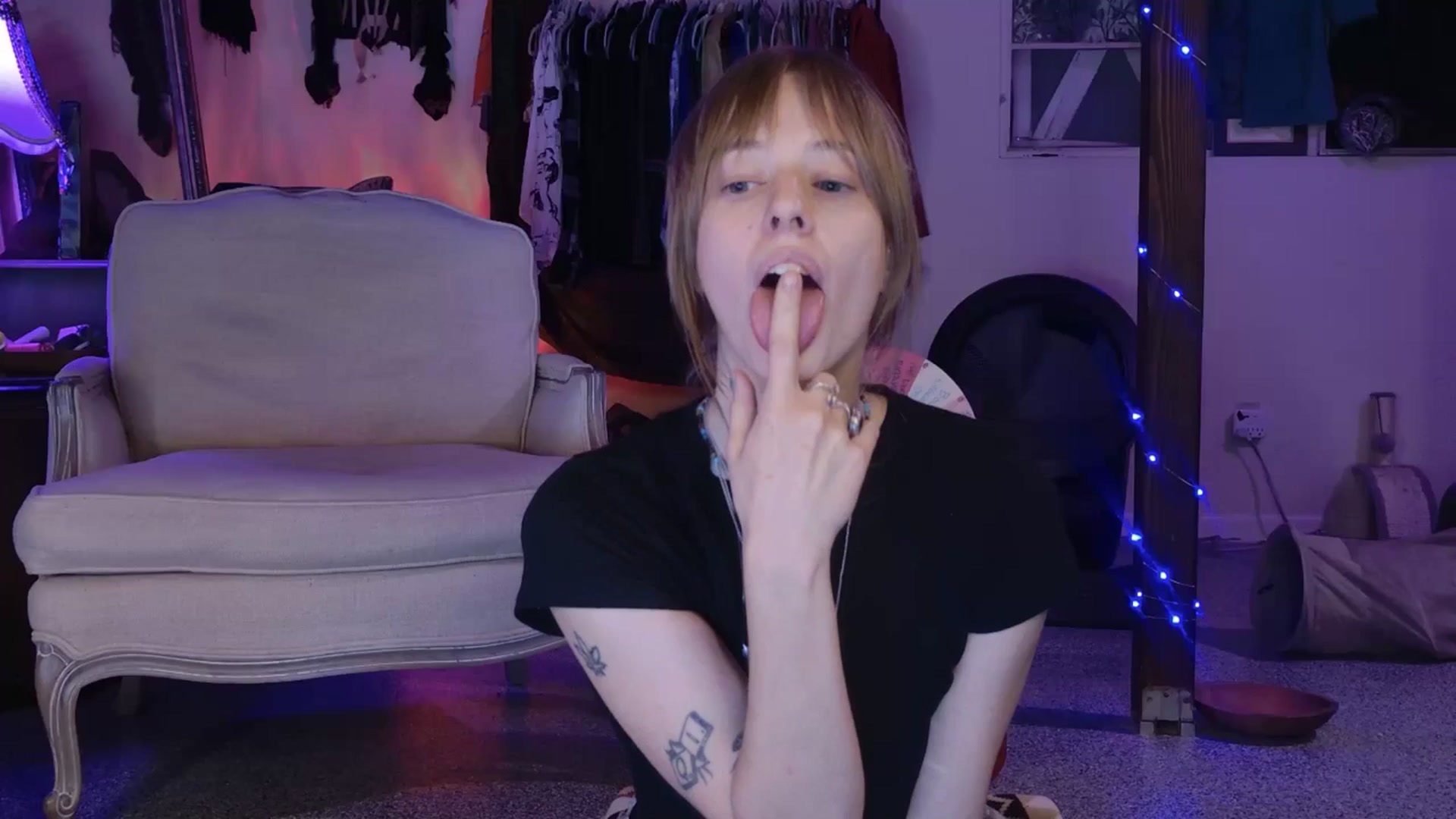 Gallery image thumbnail from ellispierce's myfreecams stream on, 03/19/2026, 13:16 image 1 of 20
