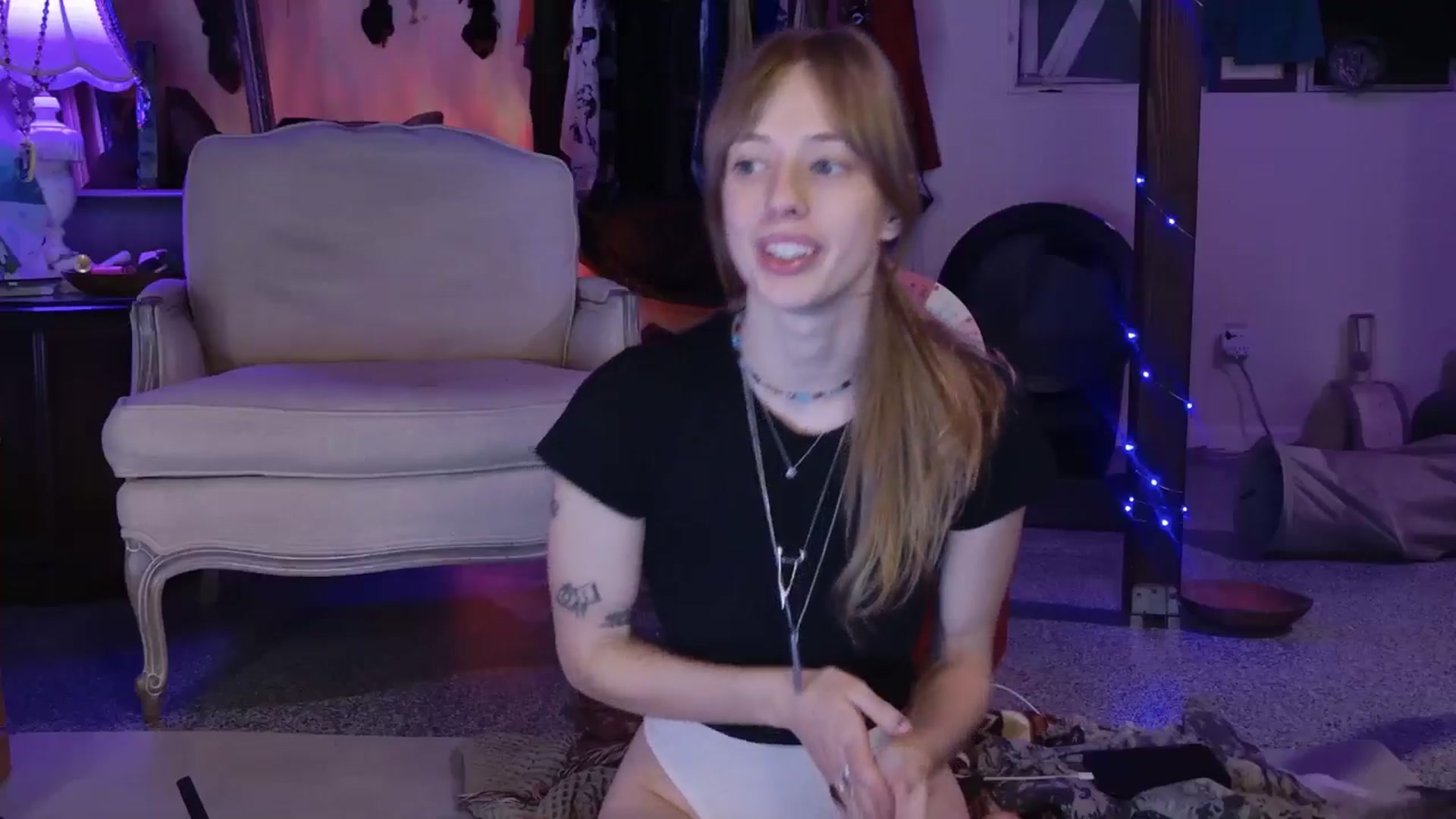 Gallery image thumbnail from ellispierce's myfreecams stream on, 03/19/2026, 13:16 image 7 of 20