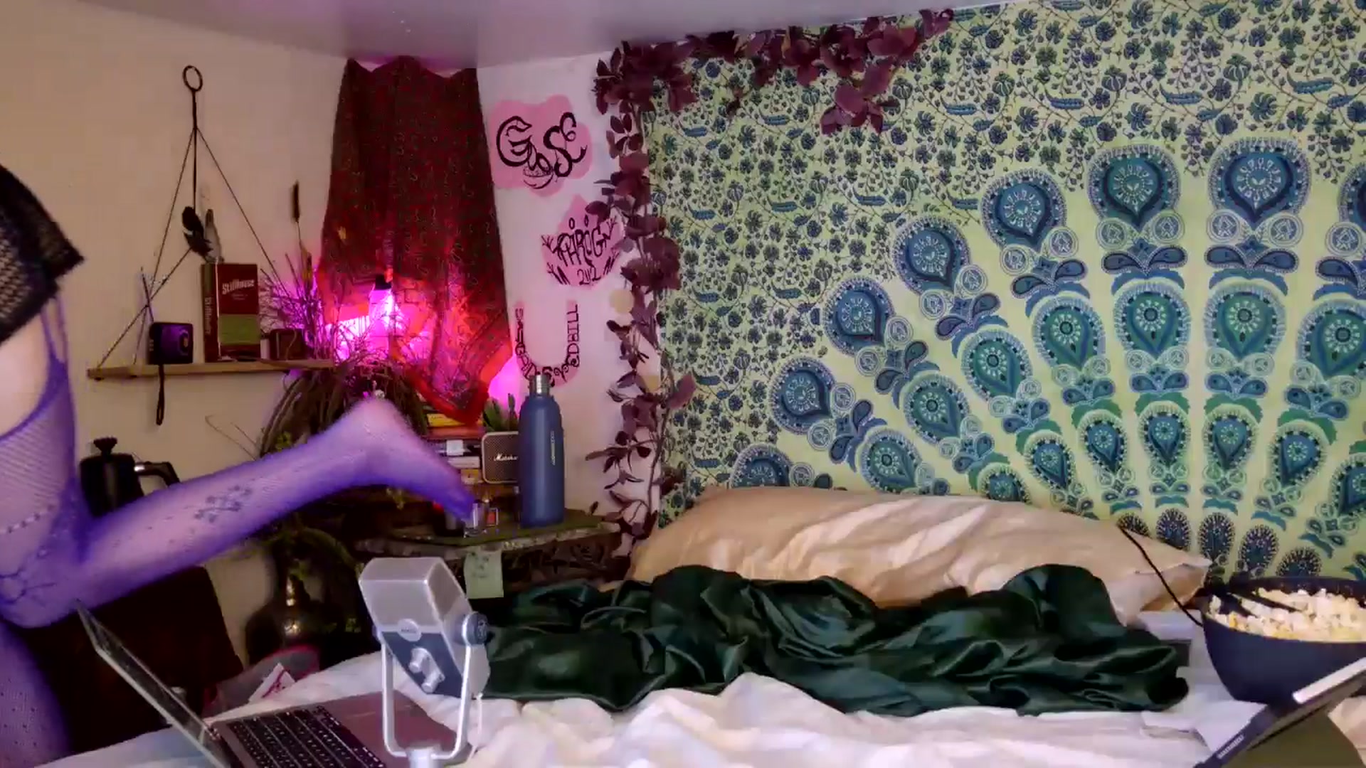 Gallery image thumbnail from ellispierce's myfreecams stream on, 04/10/2026, 08:16 image 13 of 20