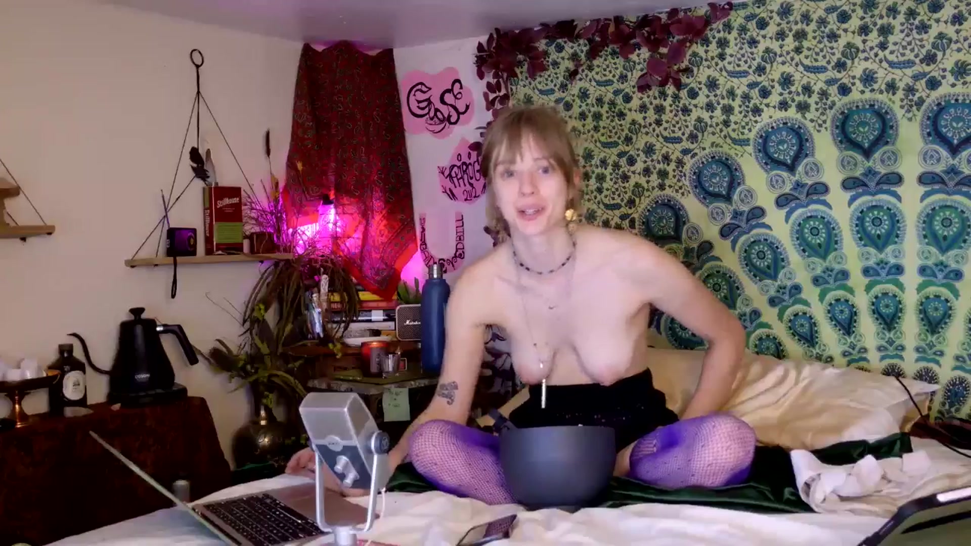 Gallery image thumbnail from ellispierce's myfreecams stream on, 04/10/2026, 08:36 image 12 of 20