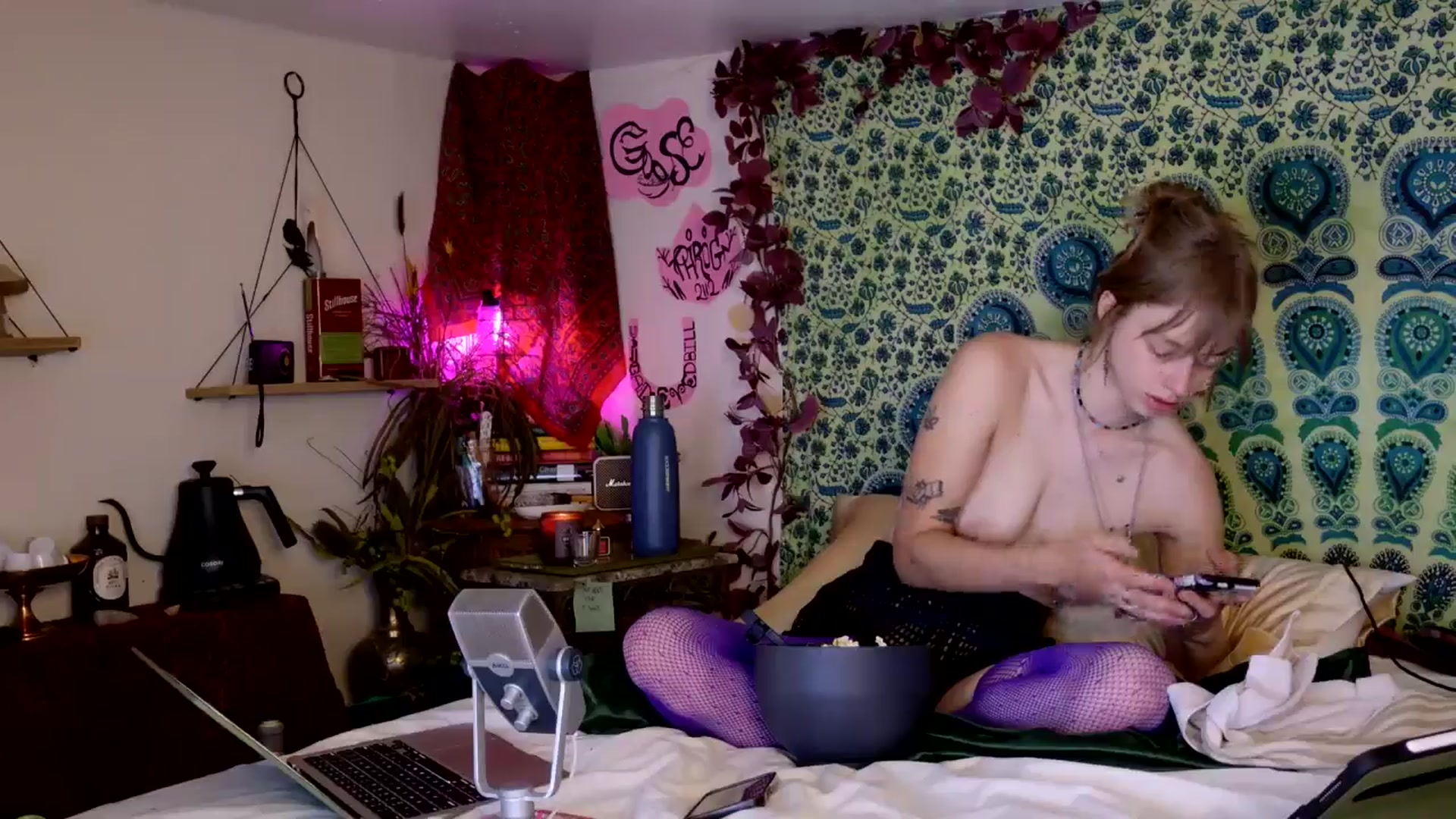 Gallery image thumbnail from ellispierce's myfreecams stream on, 04/10/2026, 08:36 image 9 of 20