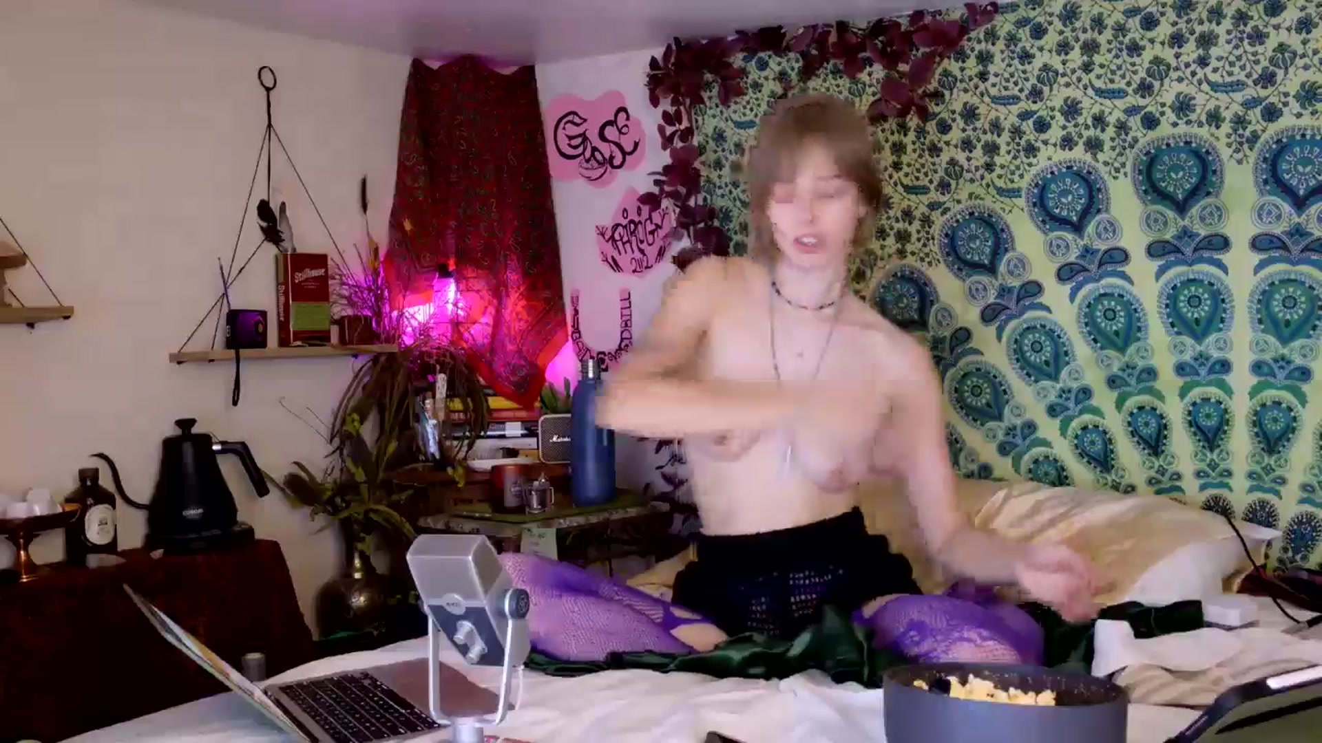 Gallery image thumbnail from ellispierce's myfreecams stream on, 04/10/2026, 09:32 image 9 of 20