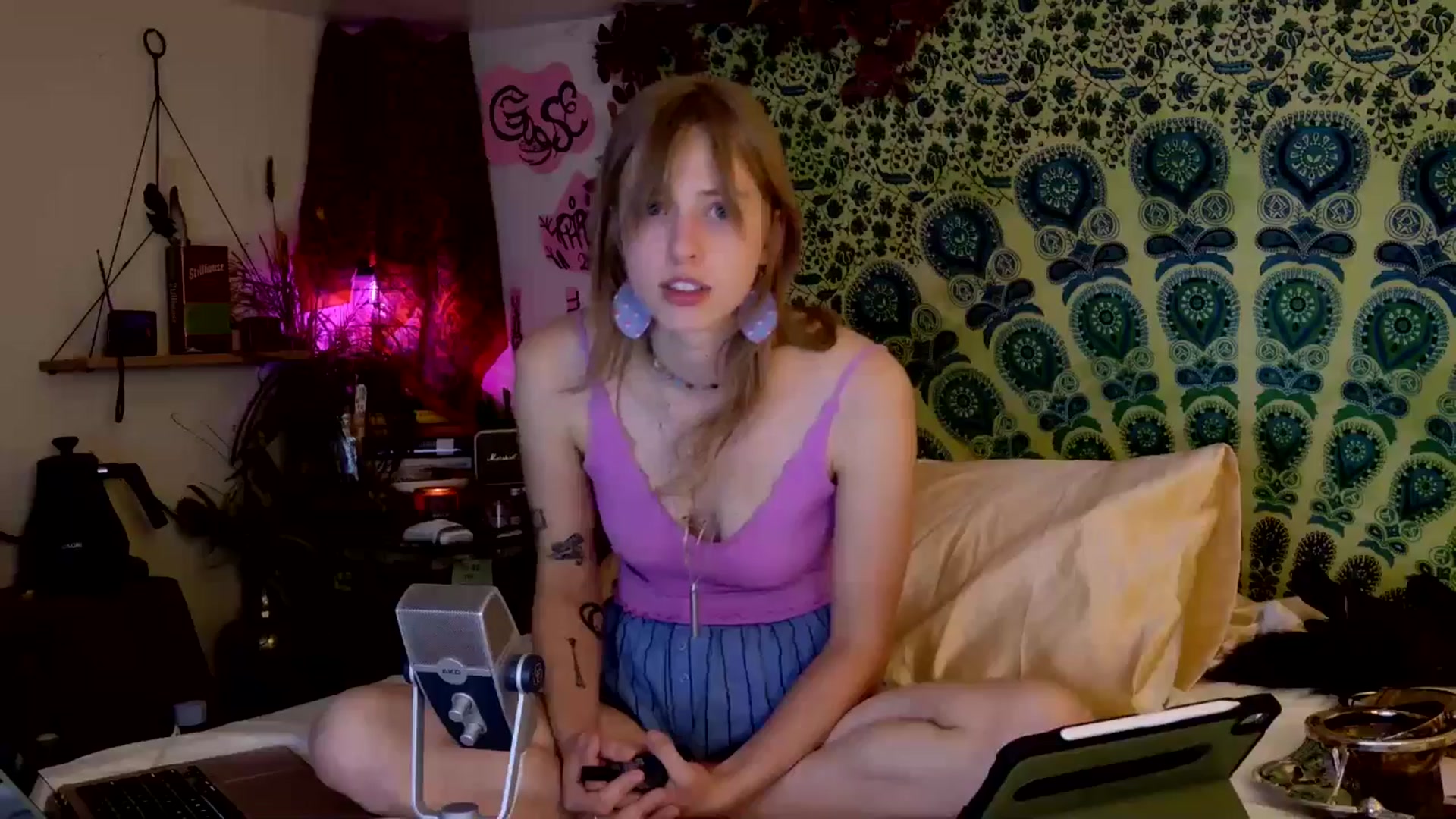 Gallery image thumbnail from ellispierce's myfreecams stream on, 04/11/2026, 10:16 image 18 of 20