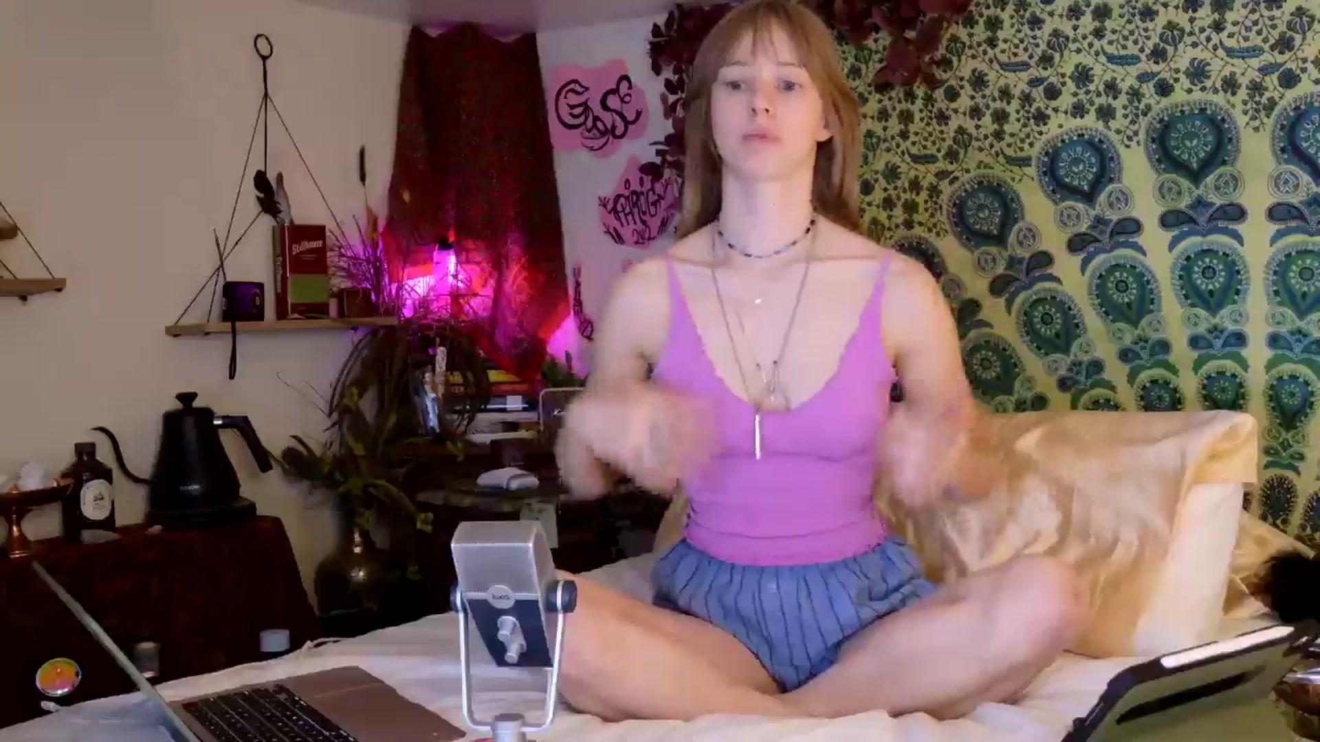 Gallery image thumbnail from ellispierce's myfreecams stream on, 04/11/2026, 10:16 image 6 of 20