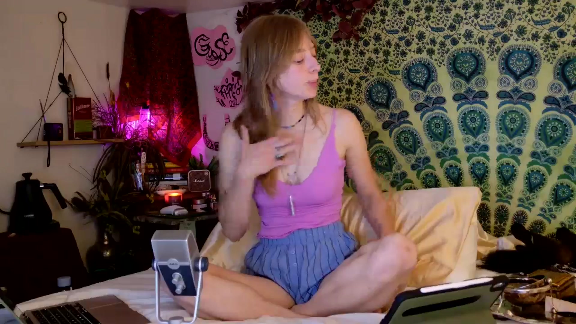 Gallery image thumbnail from ellispierce's myfreecams stream on, 04/11/2026, 10:16 image 12 of 20