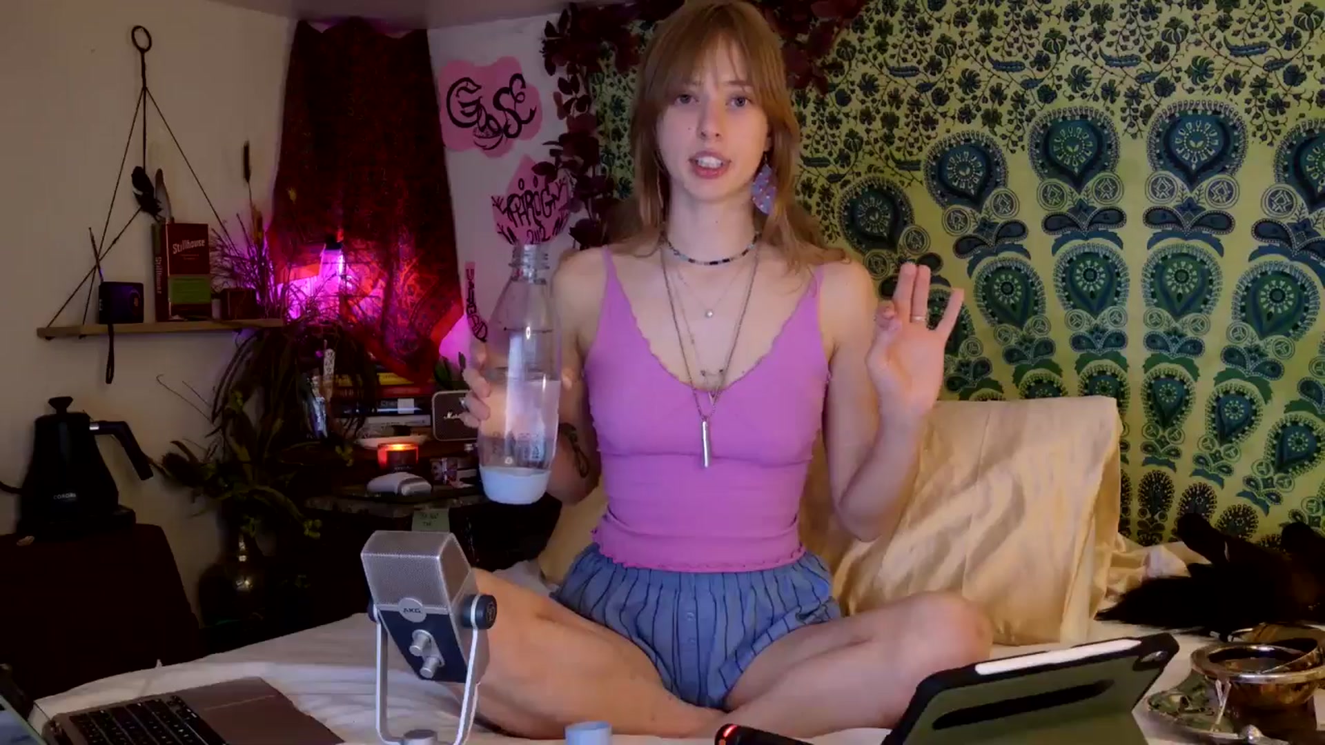 Gallery image thumbnail from ellispierce's myfreecams stream on, 04/11/2026, 10:16 image 16 of 20