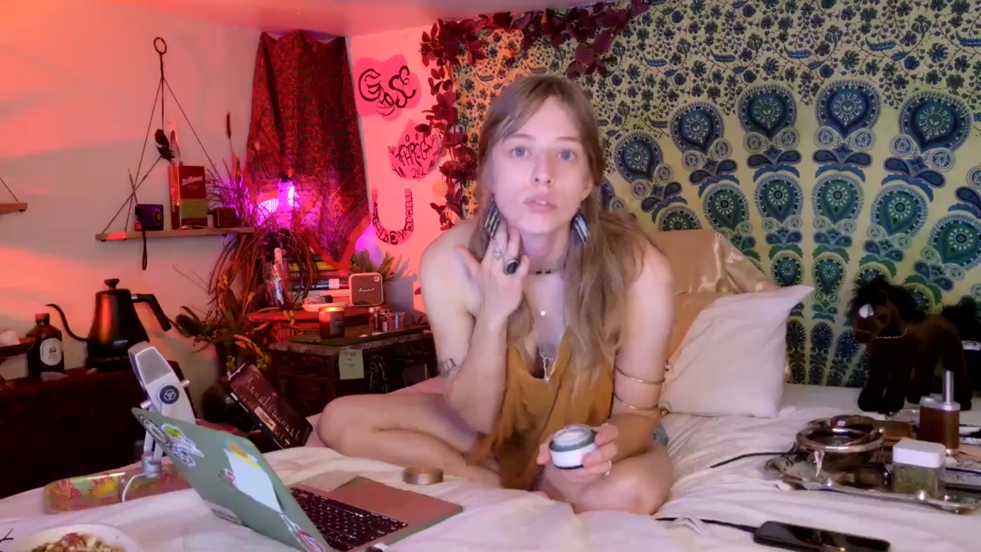Gallery image thumbnail from ellispierce's myfreecams stream on, 04/12/2026, 07:59 image 6 of 20