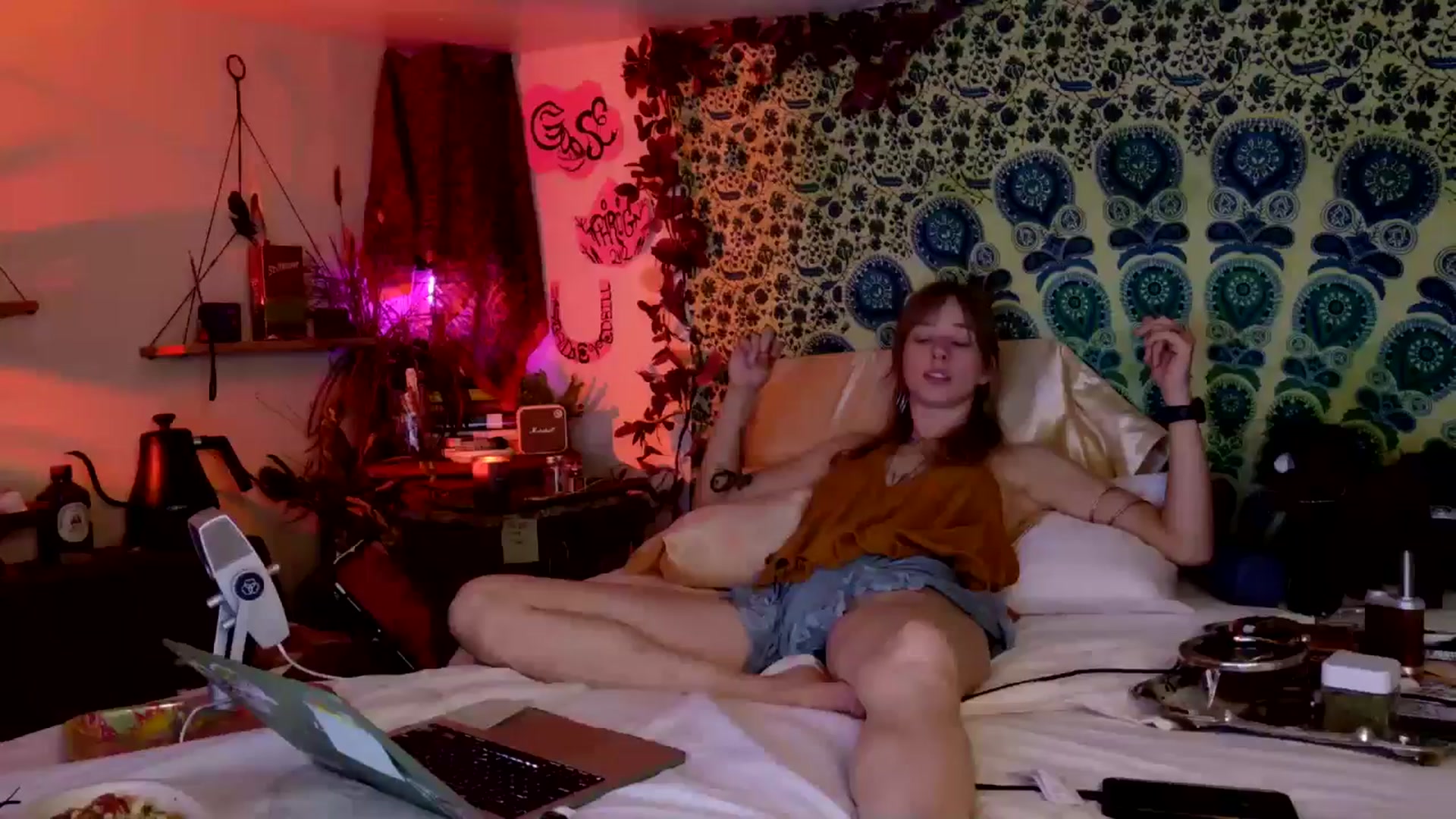 Gallery image thumbnail from ellispierce's myfreecams stream on, 04/12/2026, 07:59 image 11 of 20