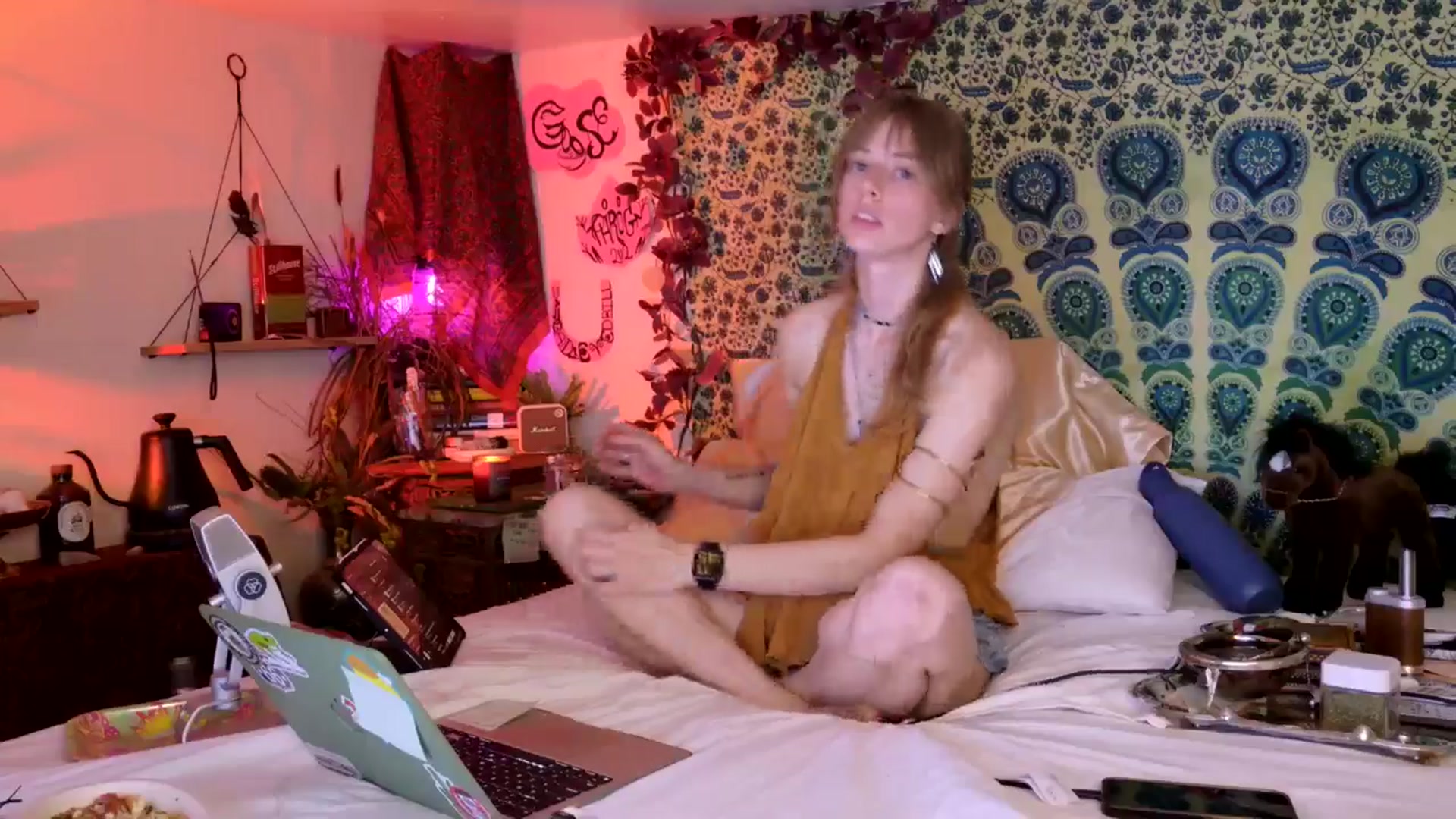 Gallery image thumbnail from ellispierce's myfreecams stream on, 04/12/2026, 07:59 image 8 of 20