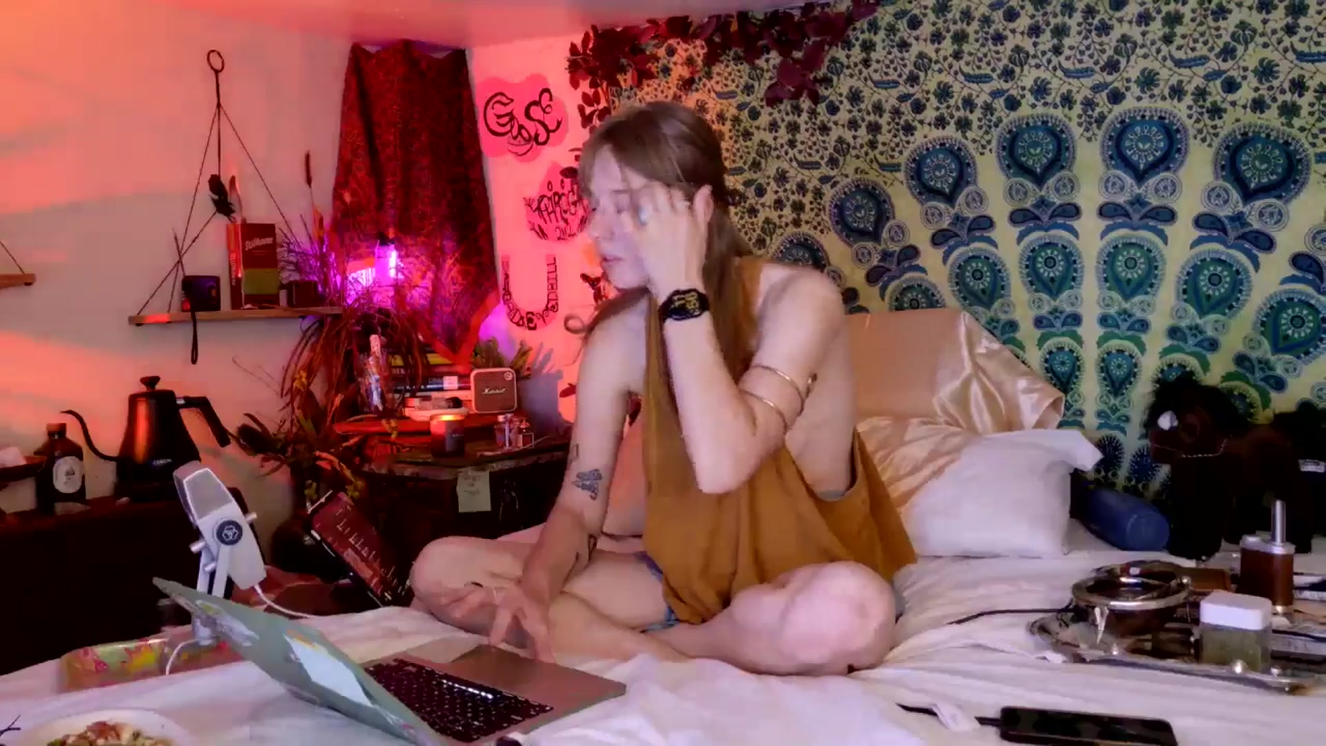 Gallery image thumbnail from ellispierce's myfreecams stream on, 04/12/2026, 07:59 image 10 of 20