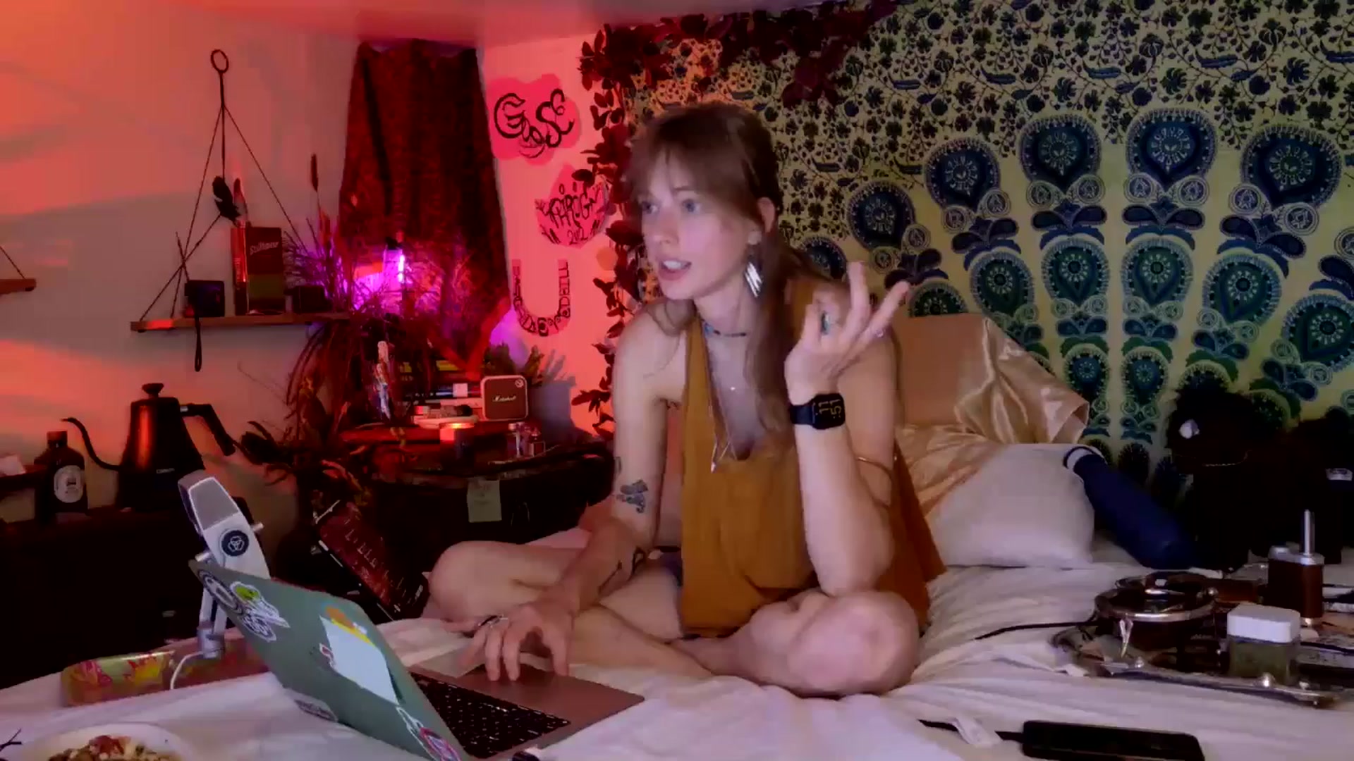 Gallery image thumbnail from ellispierce's myfreecams stream on, 04/12/2026, 07:59 image 9 of 20